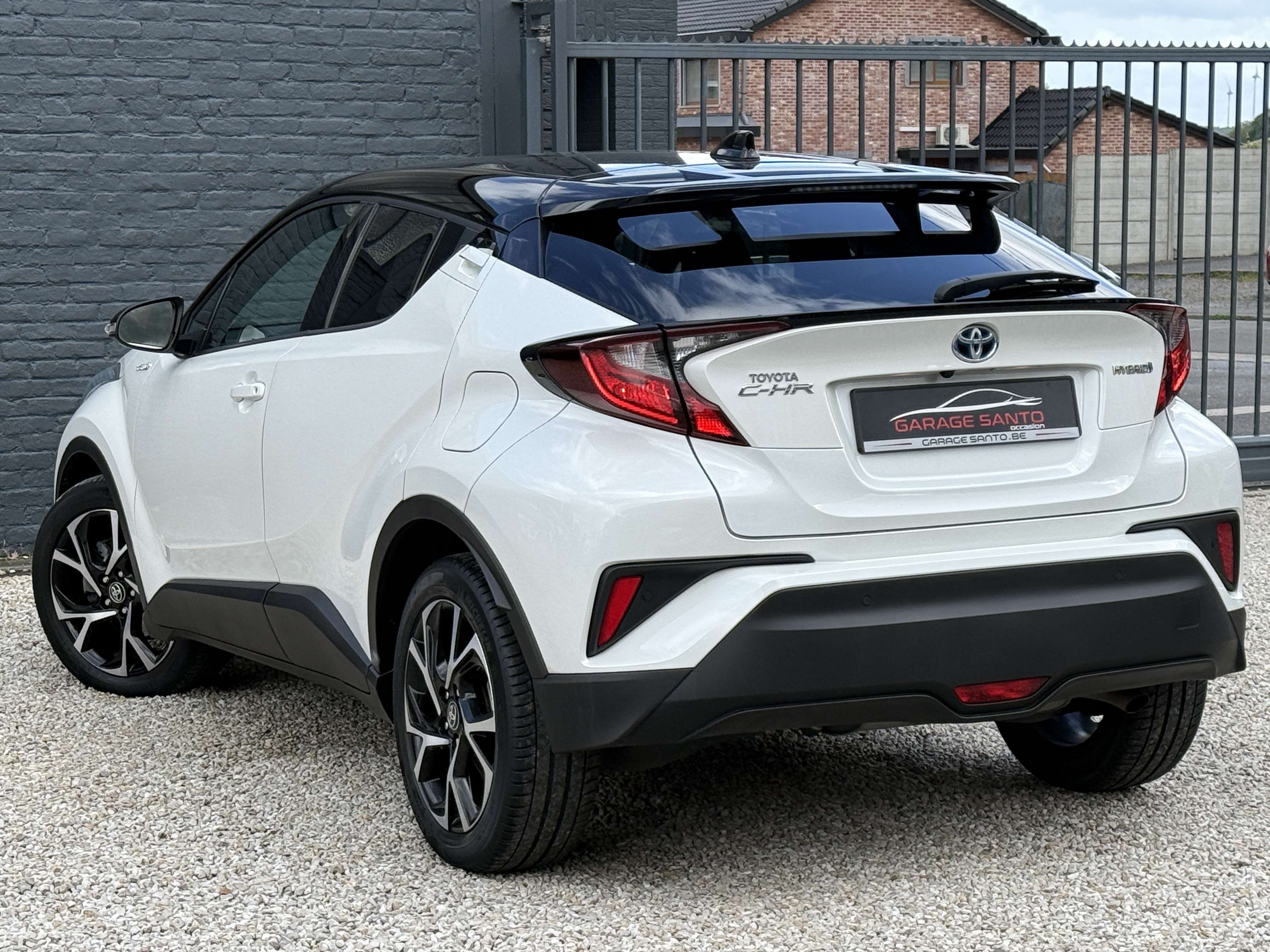 Toyota C-HR C-HR Hybrid 1.8i VVT-i Bi-Tone E-CVT /// /// ///