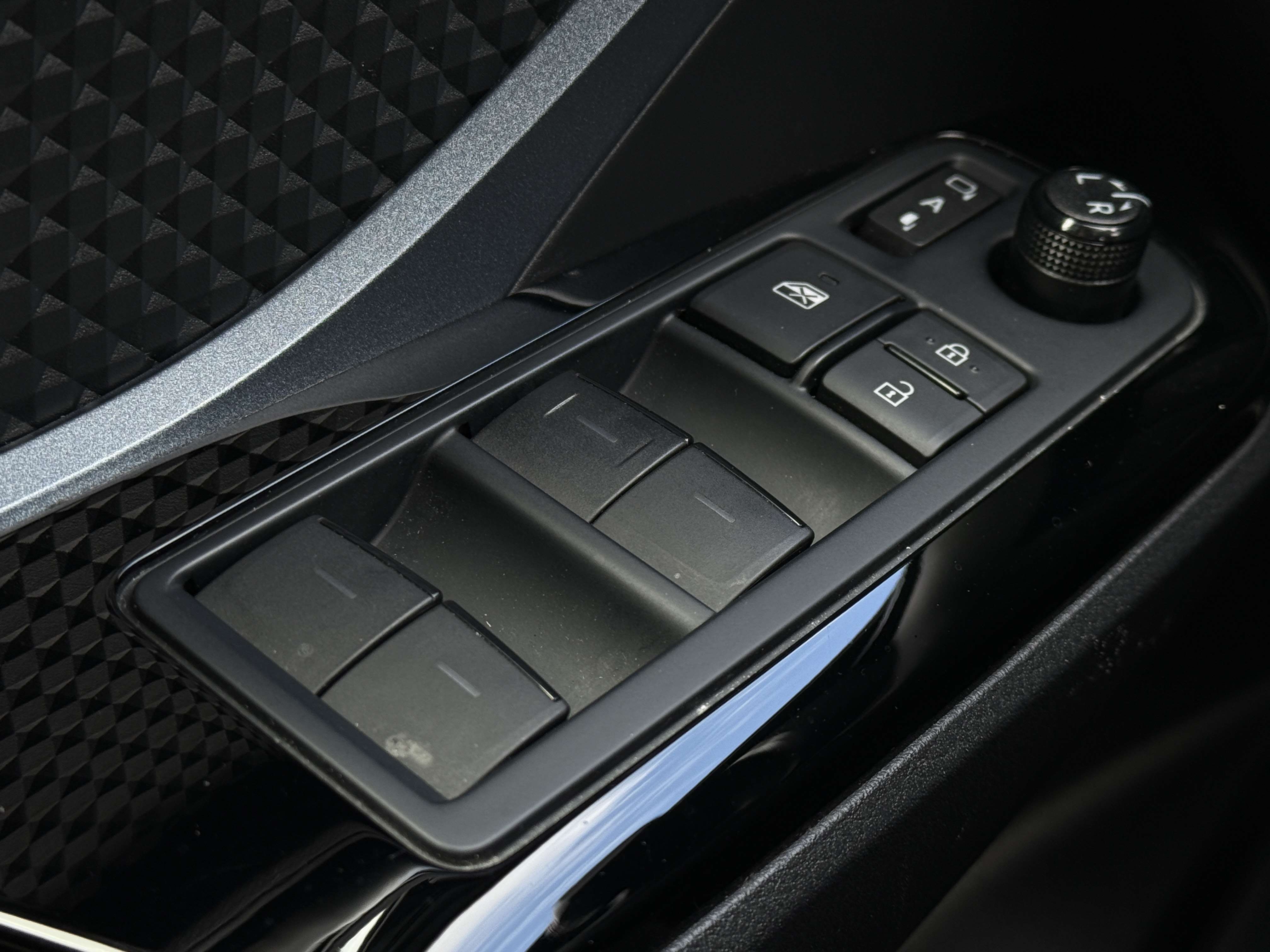 Toyota C-HR C-HR Hybrid 1.8i VVT-i Bi-Tone E-CVT /// /// ///