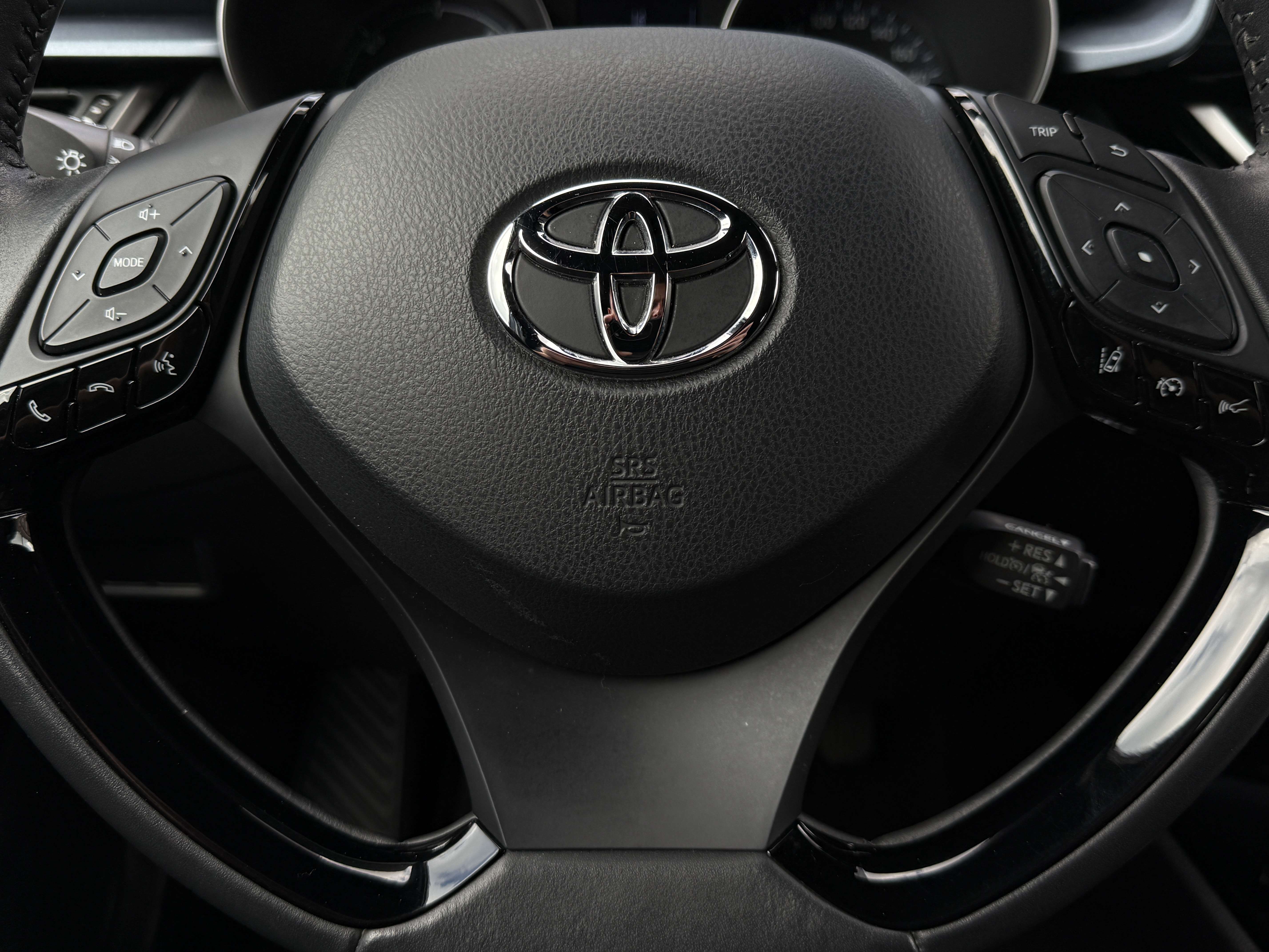 Toyota C-HR C-HR Hybrid 1.8i VVT-i Bi-Tone E-CVT /// /// ///