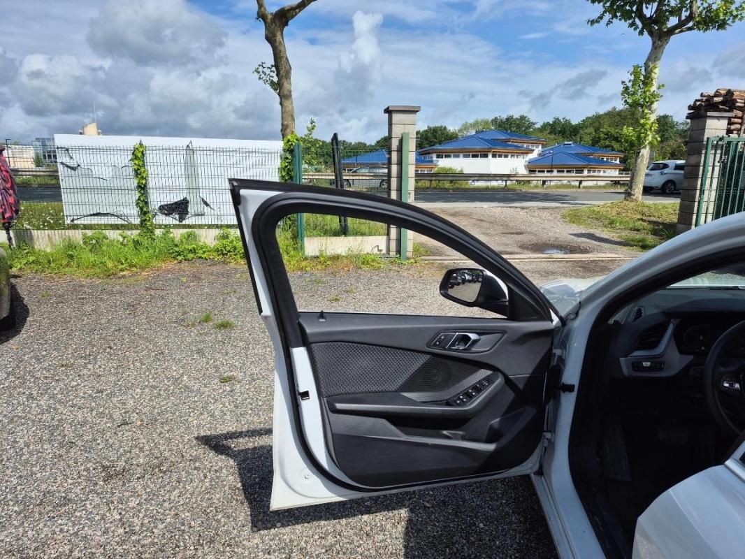 Bmw Serie 1 2.0 118 D 150 (an:2023) BUSINESS DESIGN BVA 14158 HT 1ére main
