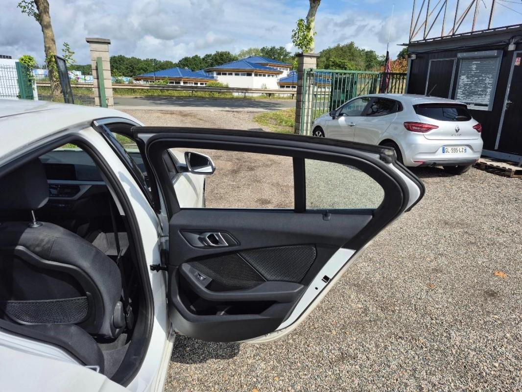 Bmw Serie 1 2.0 118 D 150 (an:2023) BUSINESS DESIGN BVA 14158 HT 1ére main