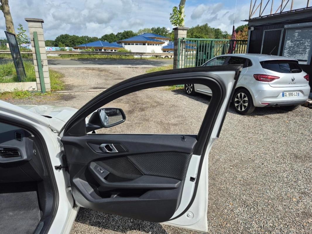 Bmw Serie 1 2.0 118 D 150 (an:2023) BUSINESS DESIGN BVA 14158 HT 1ére main