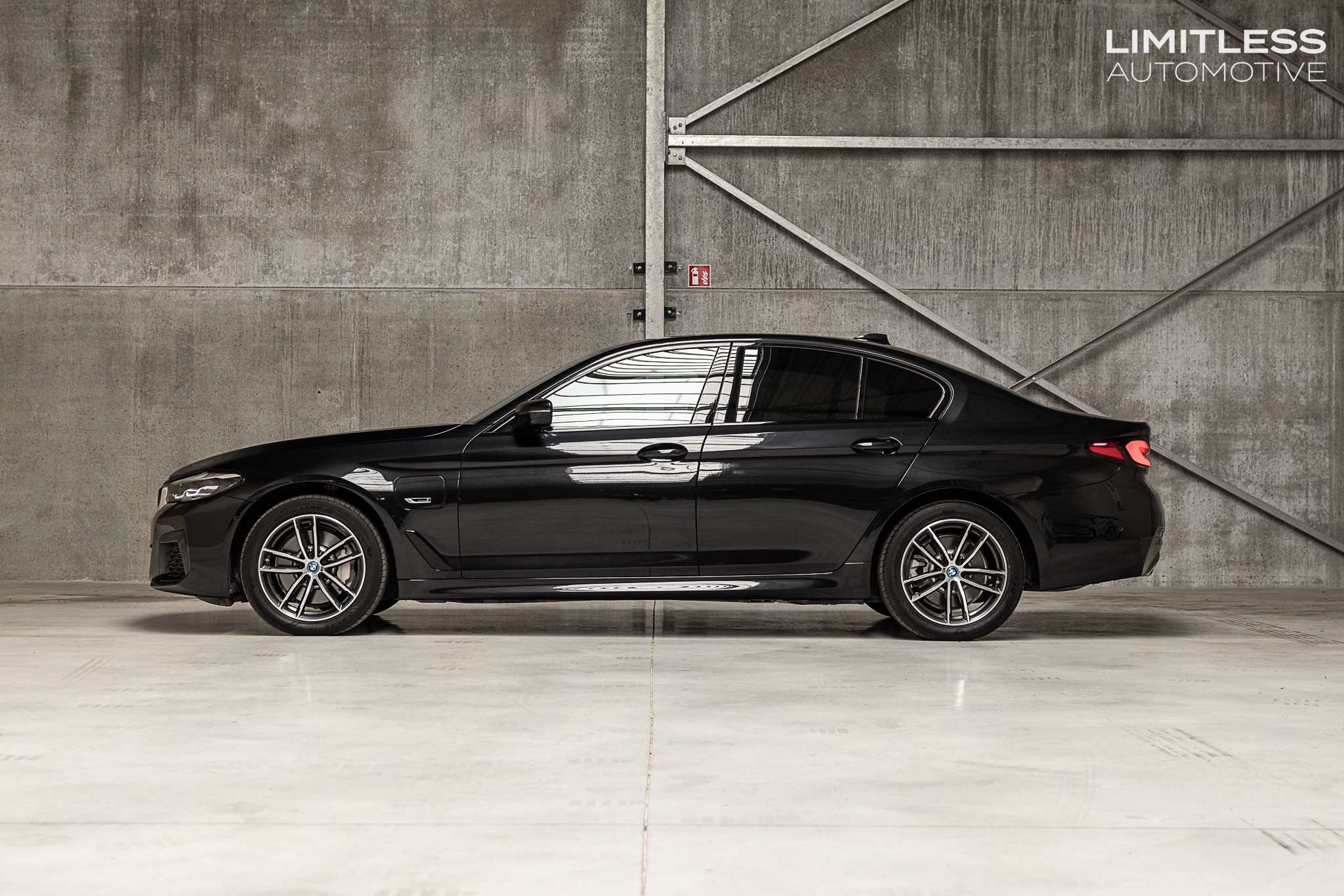 BMW 530 e xDrive | M Sport / LED / ACC / TOW / HiFi / VAT-qualified