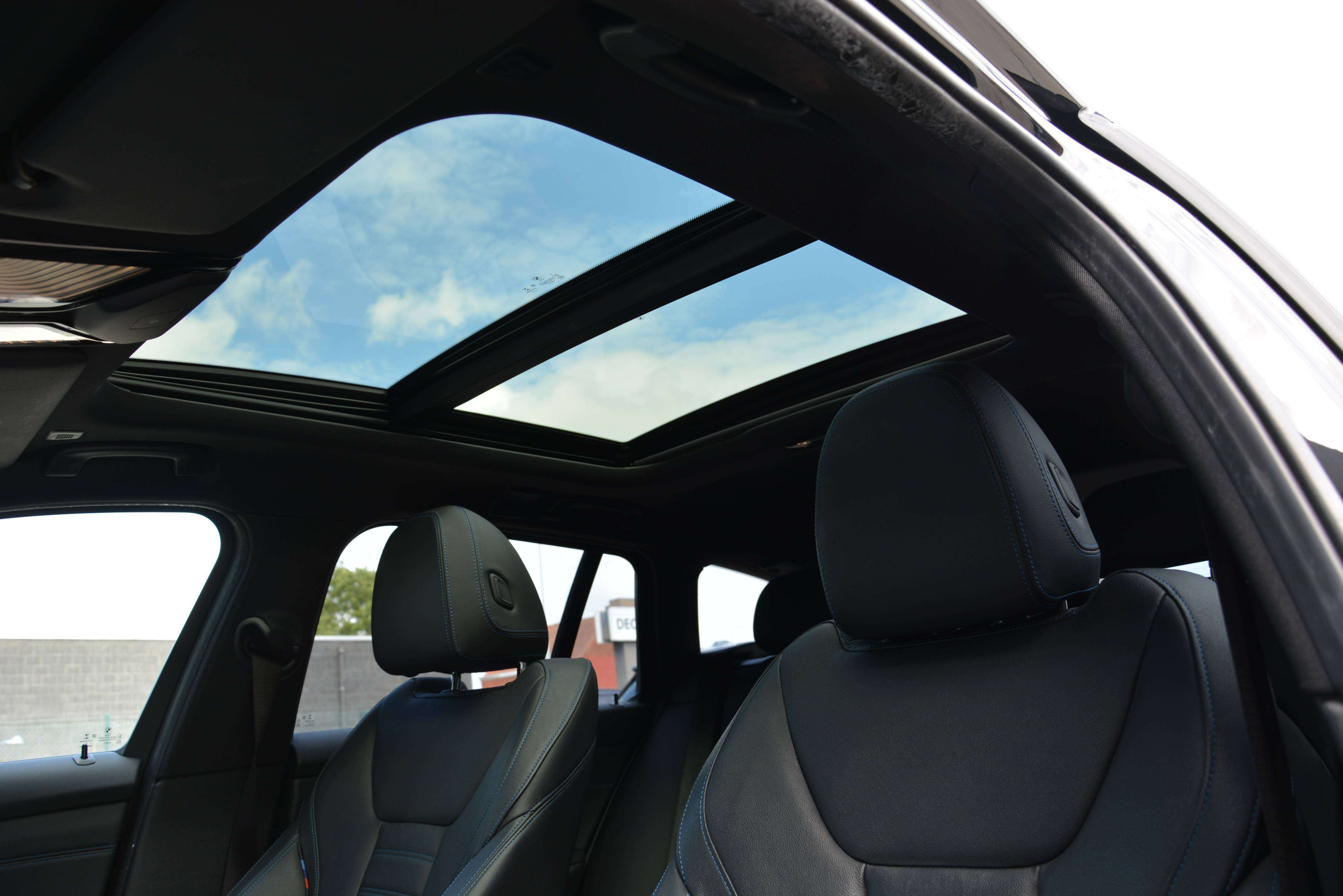 BMW 330 i Touring M-Sport/ PDC/ LED/ Navi/ Leder/ Pano/ Hifi/ Alu's 19"