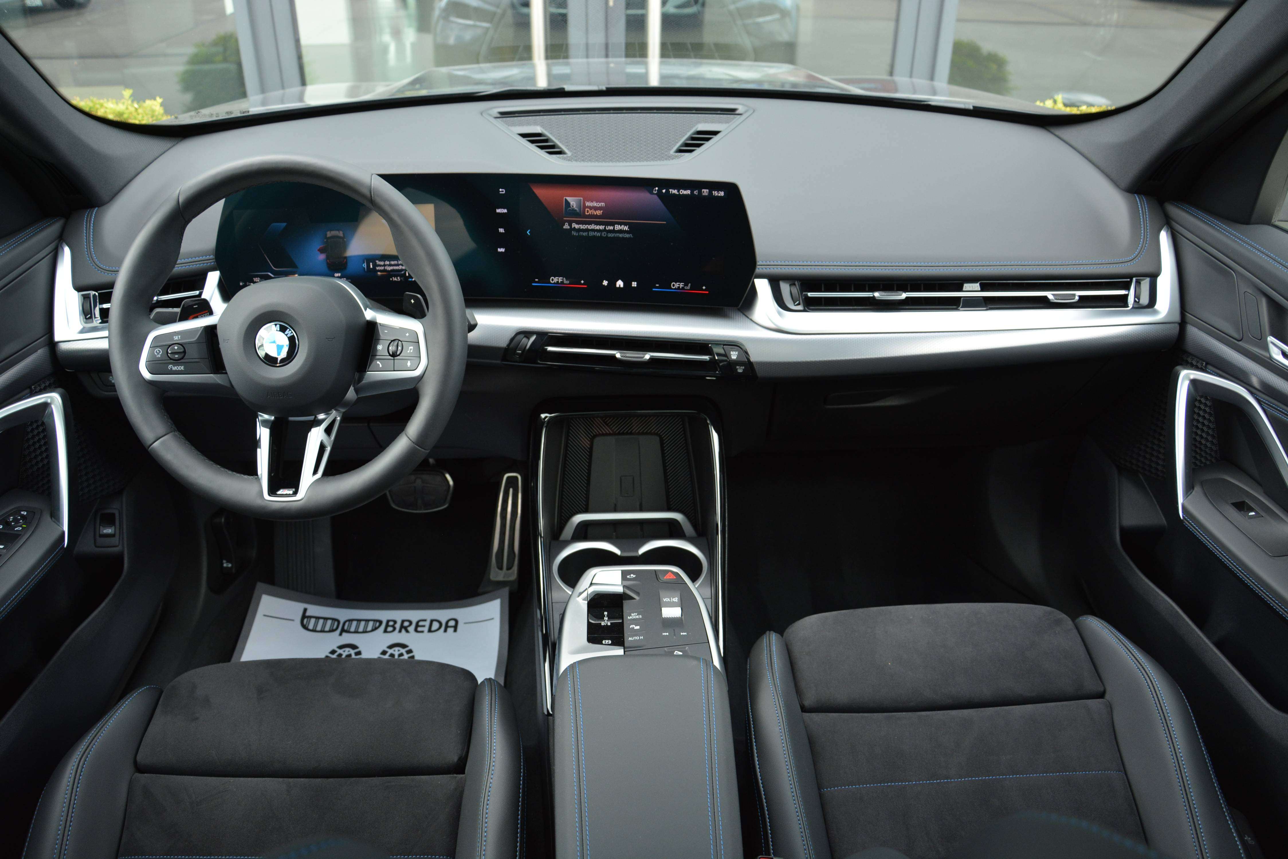 BMW X1 sDrive18i M-Sport/Pano/Keyless/Schadow line