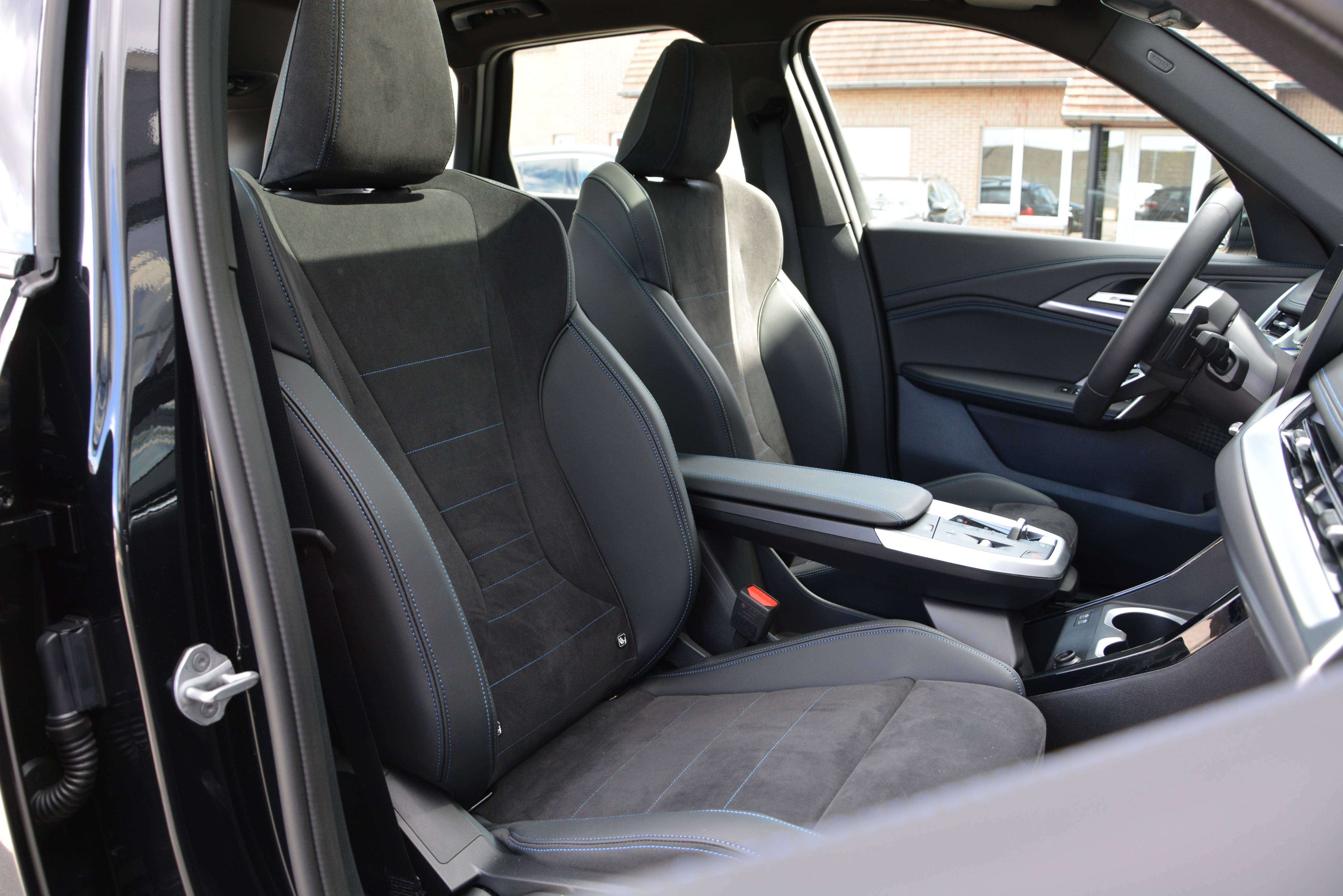 BMW X1 sDrive18i M-Sport/Pano/Keyless/Schadow line
