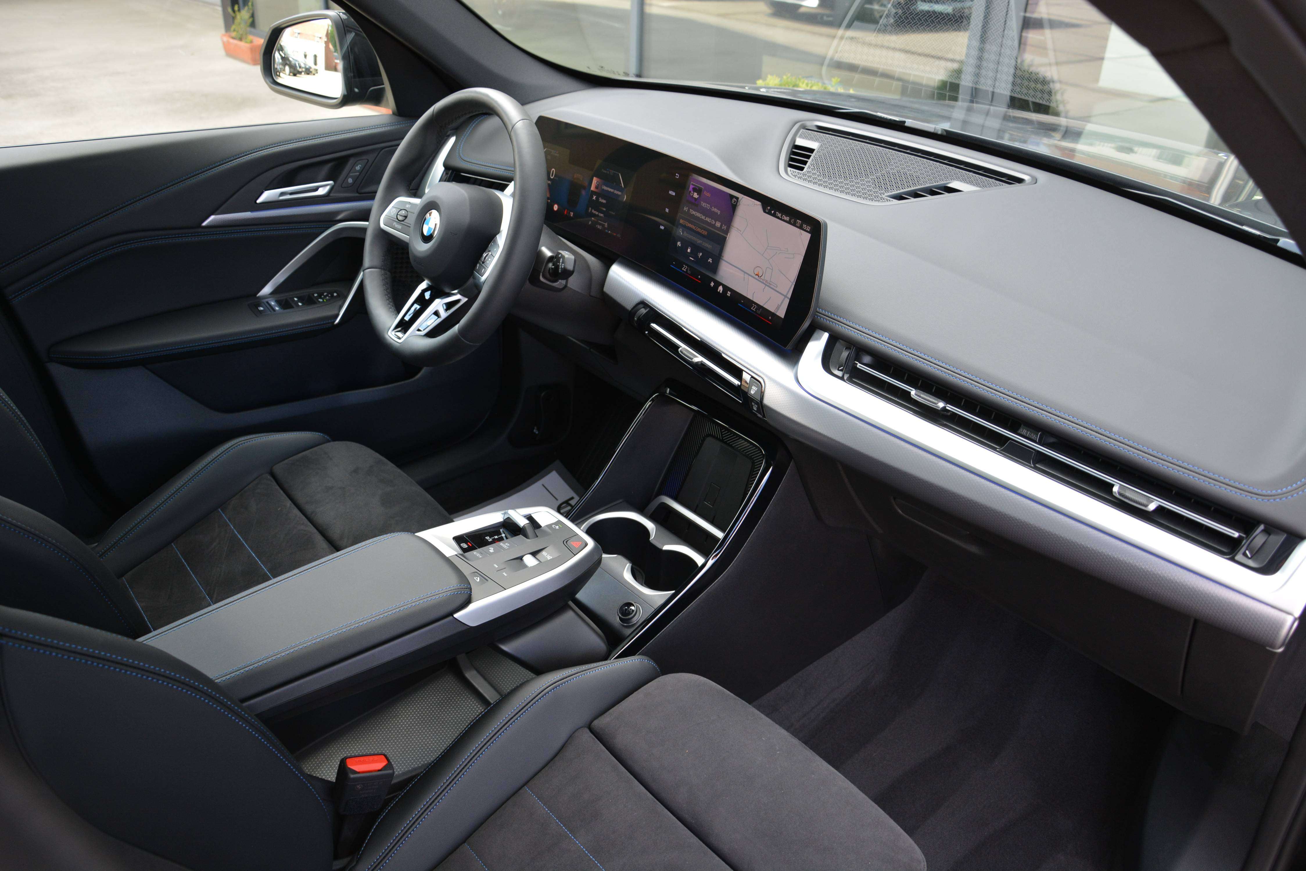 BMW X1 sDrive18i M-Sport/Pano/Keyless/Schadow line