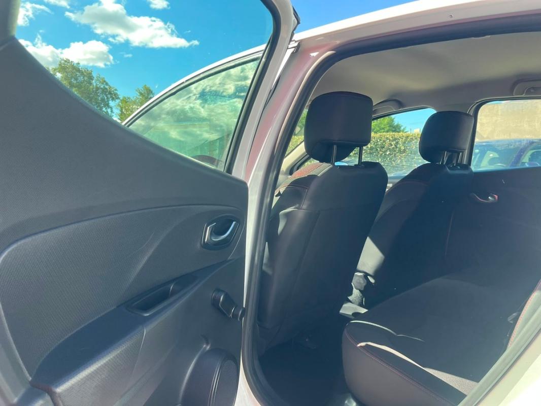 Renault Clio IV 1.2i 73 CH ESSENCE PHASE 1 - ENTIÈREMENT RÉVISÉE & GARANTIE 12 MOIS EN EUROPE