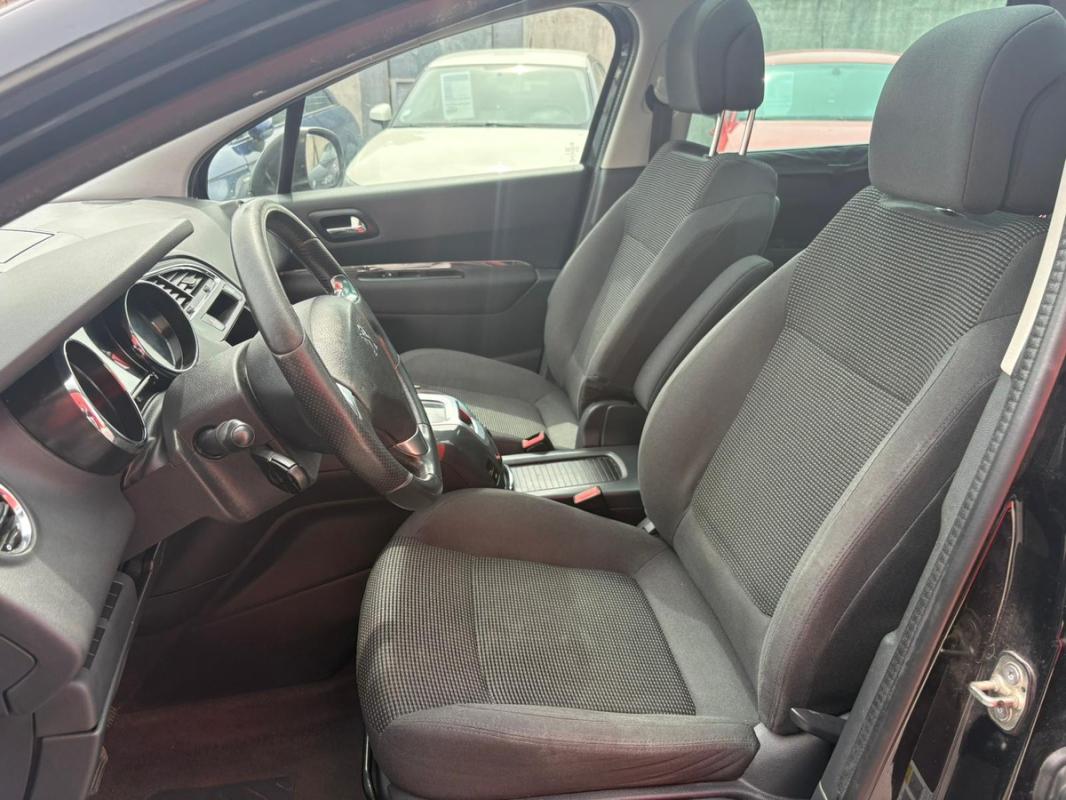 Peugeot 5008 1.6L HDI 120 CH BOITE AUTO 7 PLACES TOIT PANORAMIQUE - ENTIÈREMENT RÉVISÉE ET GARANTIE