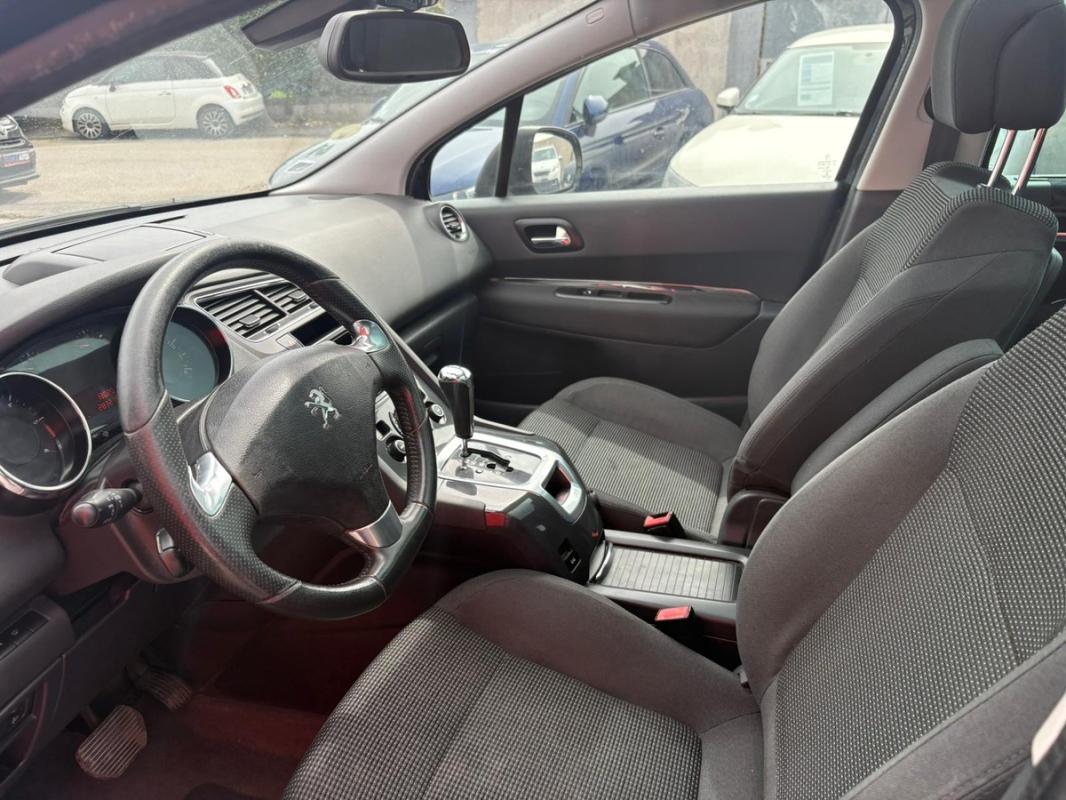 Peugeot 5008 1.6L HDI 120 CH BOITE AUTO 7 PLACES TOIT PANORAMIQUE - ENTIÈREMENT RÉVISÉE ET GARANTIE