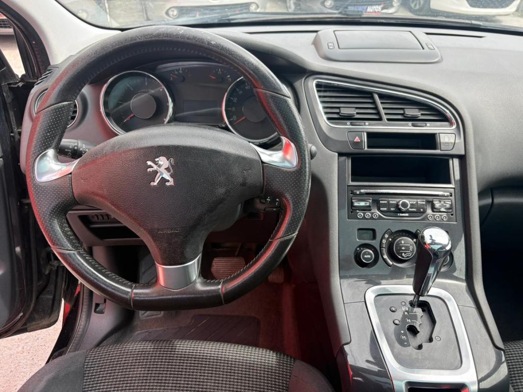 Peugeot 5008 1.6L HDI 120 CH BOITE AUTO 7 PLACES TOIT PANORAMIQUE - ENTIÈREMENT RÉVISÉE ET GARANTIE