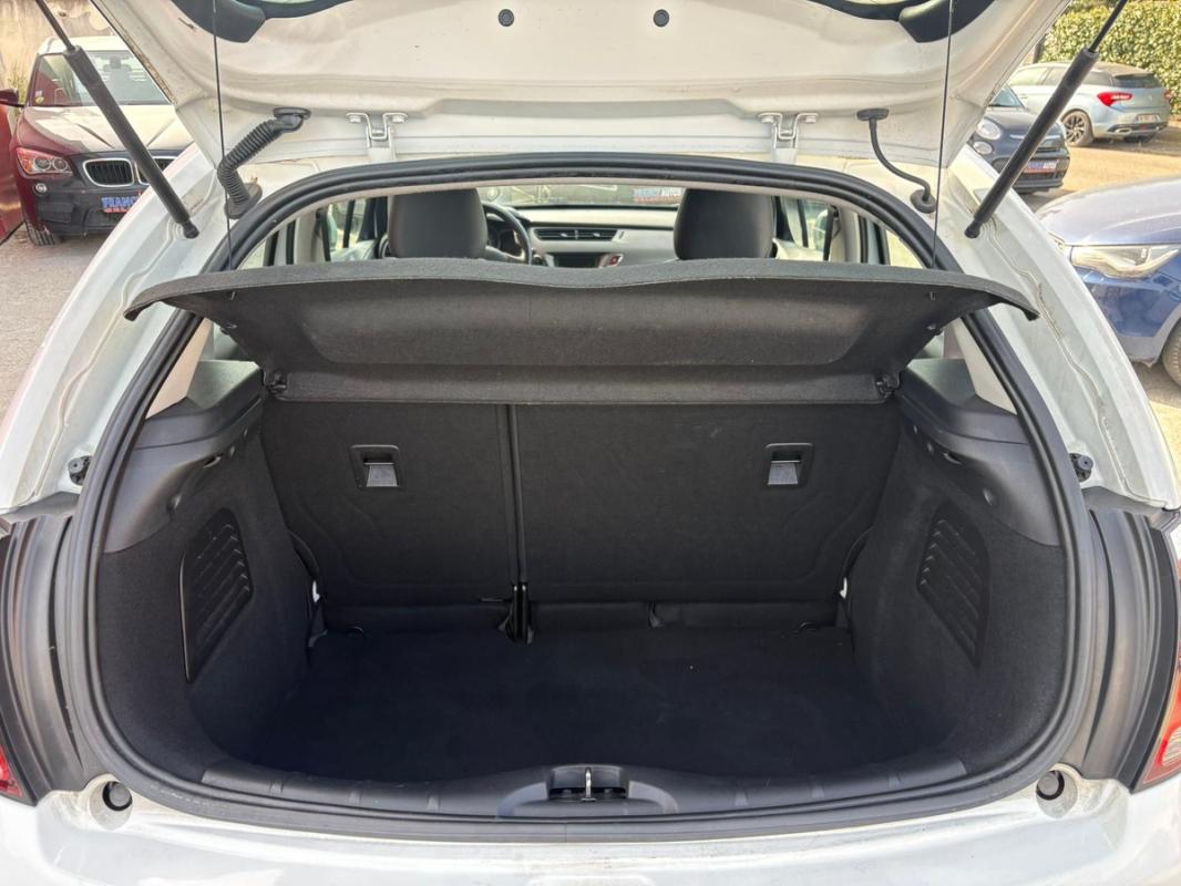 Citroen C3 3eme génération 1.4L HDI 68 CH - ENTIÈREMENT RÉVISÉE & GARANTIE TRÈS PROPRE distri neuve
