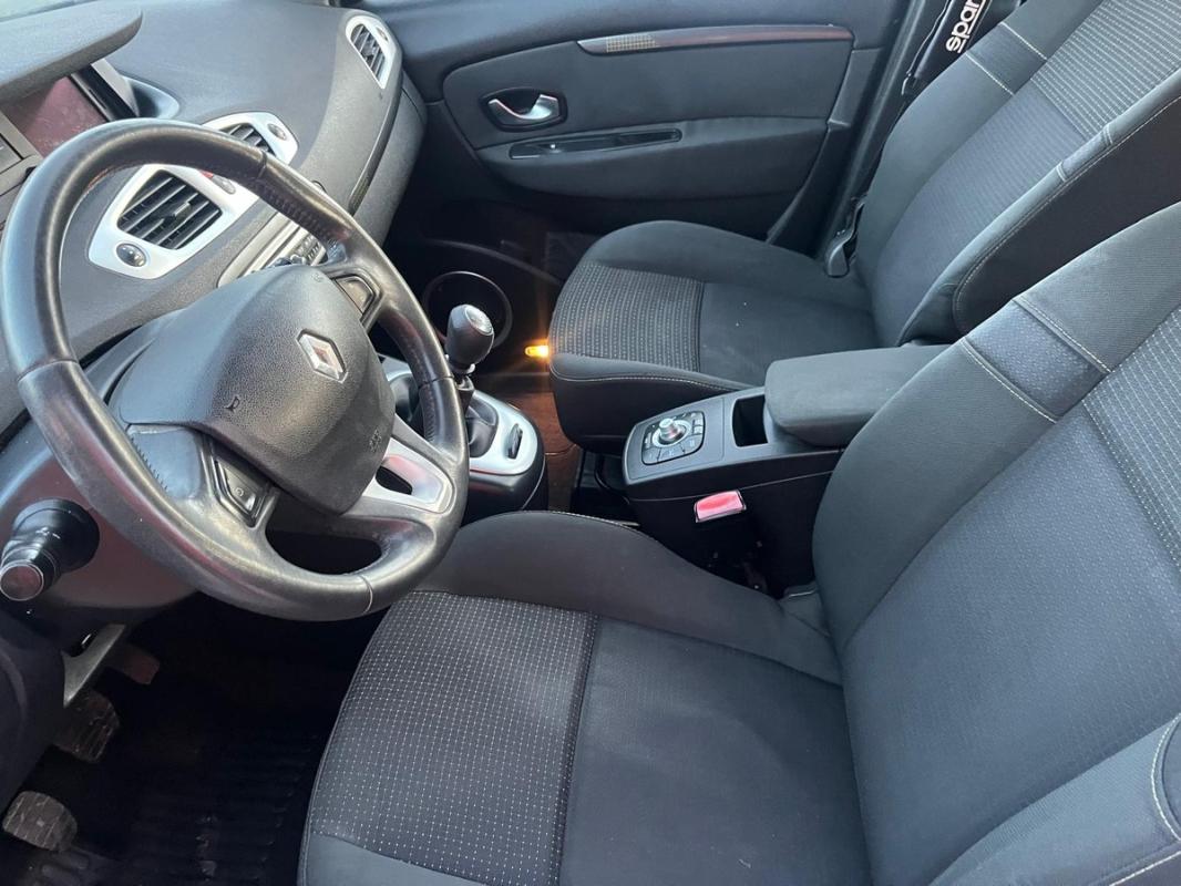 Renault Scenic 1.9L DCI 131 CH - AVEC GPS RADARS ENTIÈREMENT RÉVISÉE & GARANTIE
