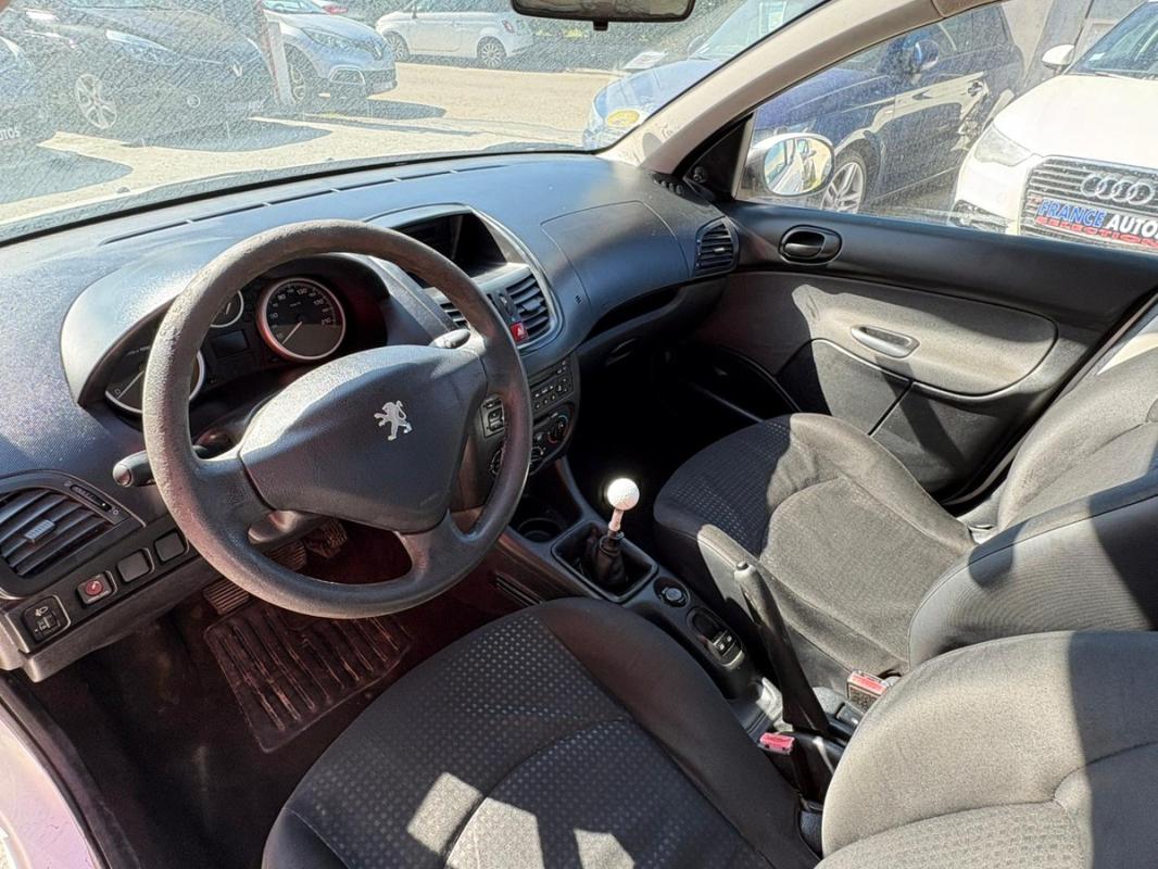 Peugeot 206+ 1.1i 60CH ESSENCE DE 2009 - ENTIÈREMENT RÉVISÉE & GARANTIE 12 MOIS