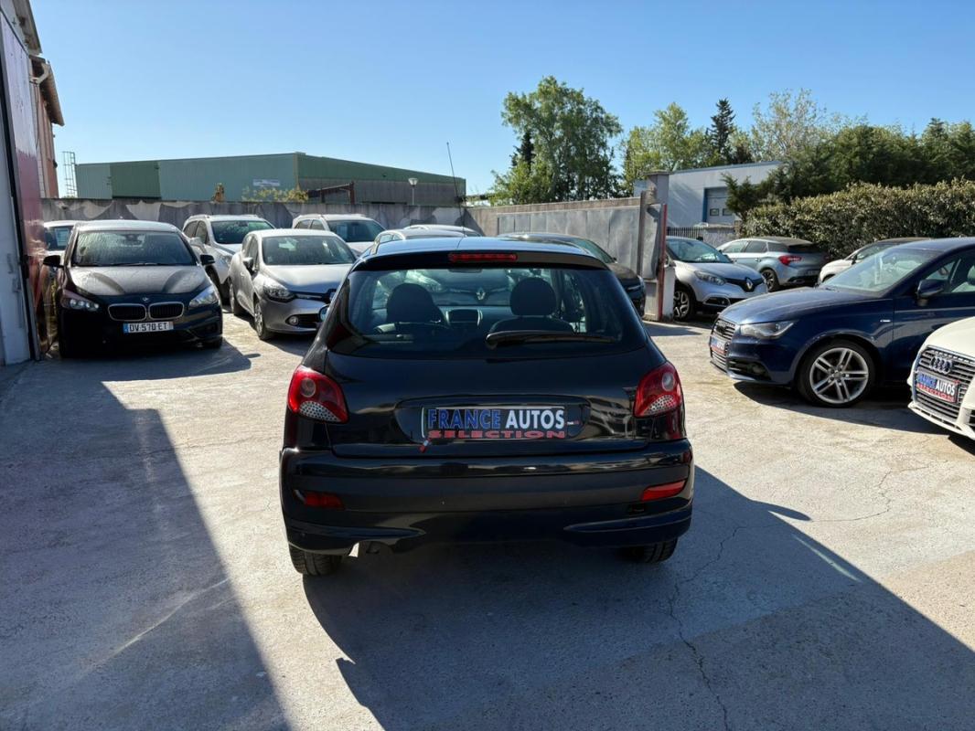 Peugeot 206+ 1.4i 73 CH ESSENCE DE 2011 - ENTIÈREMENT RÉVISÉE ET GARANTIE 12 MOIS