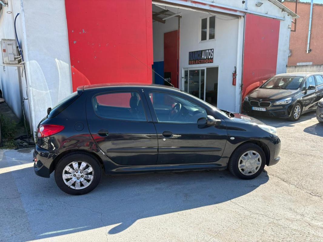 Peugeot 206+ 1.4i 73 CH ESSENCE DE 2011 - ENTIÈREMENT RÉVISÉE ET GARANTIE 12 MOIS