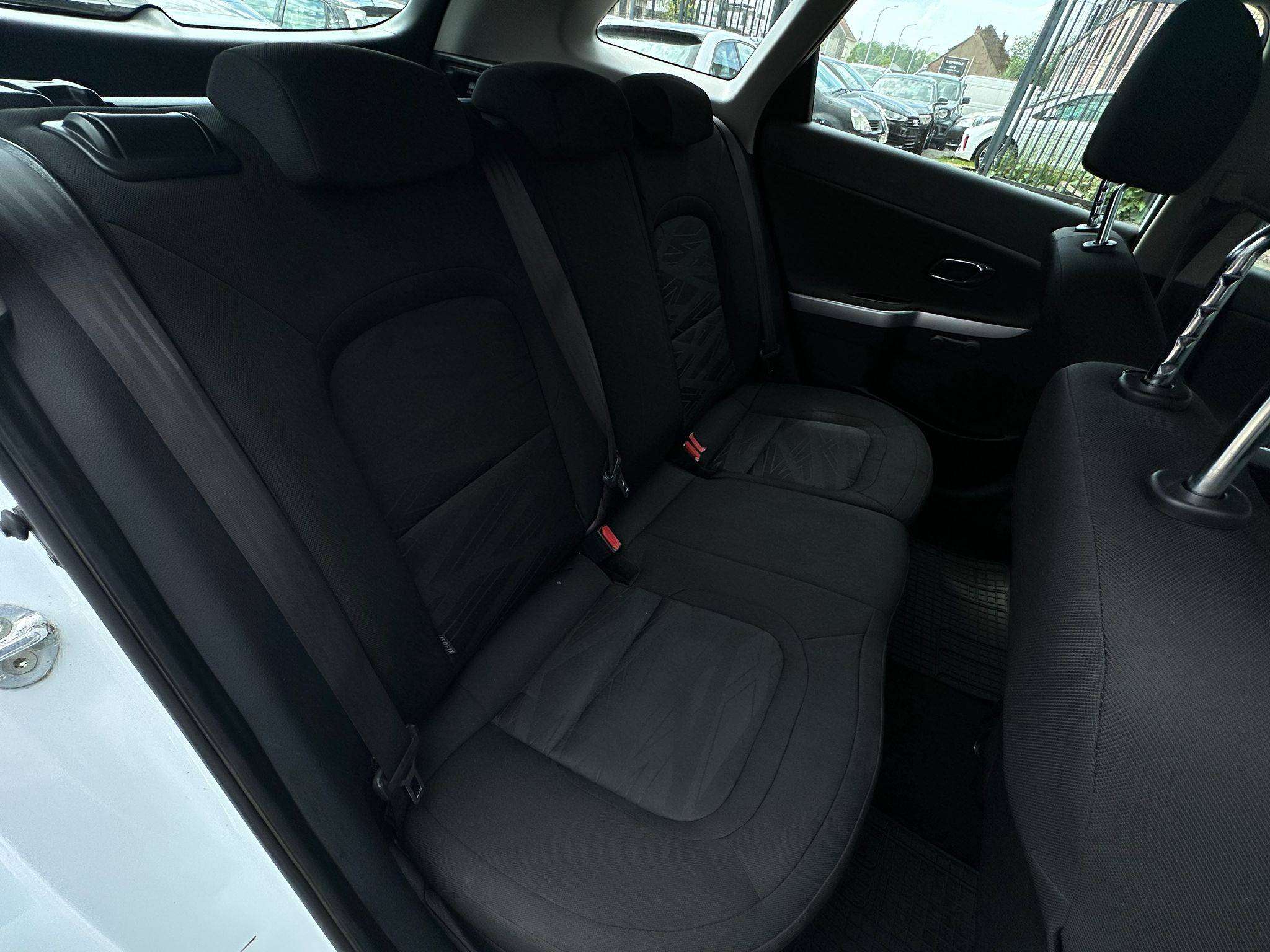 Kia Ceed / cee'd 1.6 / RADAR AV AR / CARPLAY / AIRCO / NAVI / GARANTIE 12 MOIS