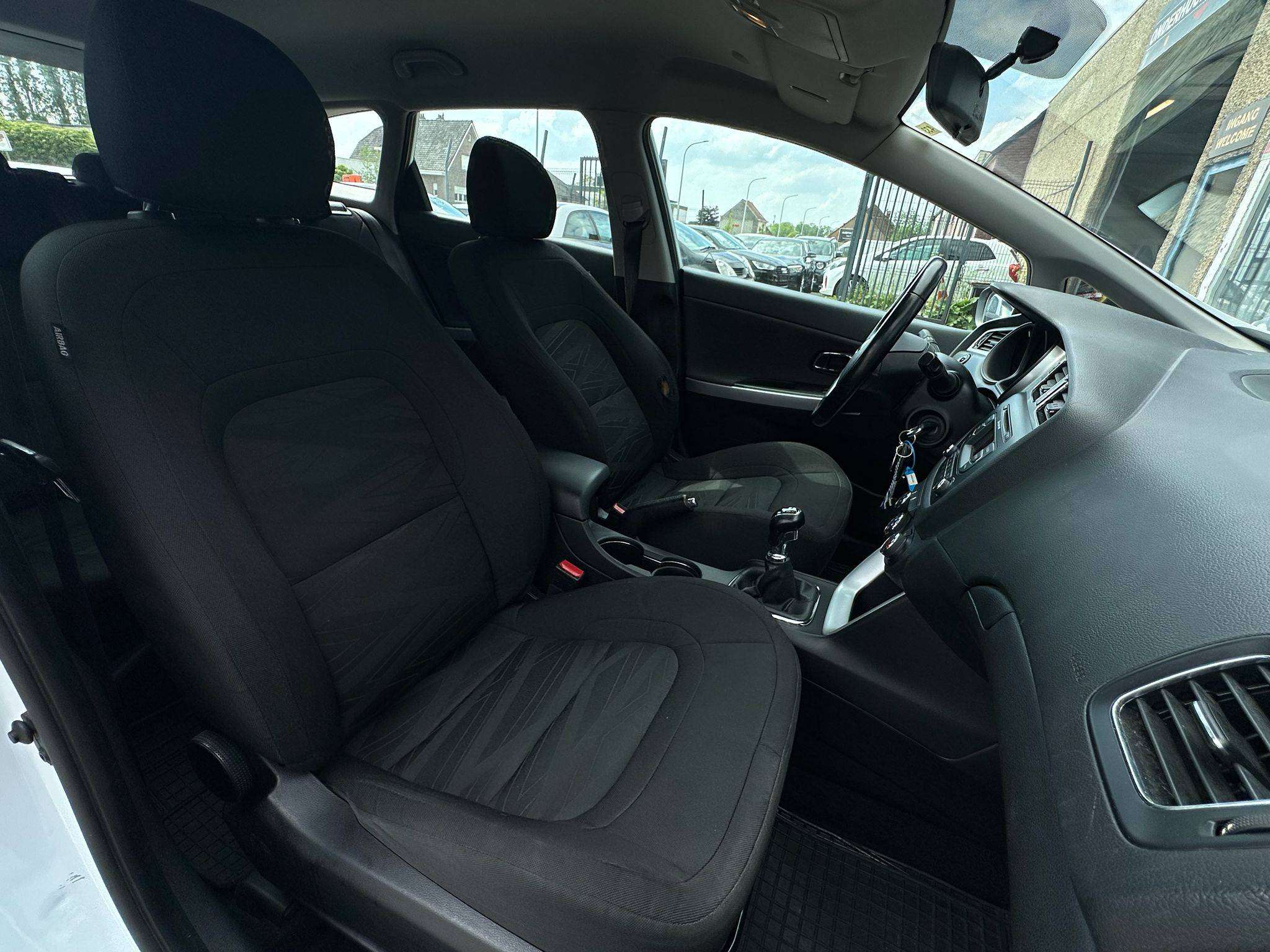 Kia Ceed / cee'd 1.6 / RADAR AV AR / CARPLAY / AIRCO / NAVI / GARANTIE 12 MOIS