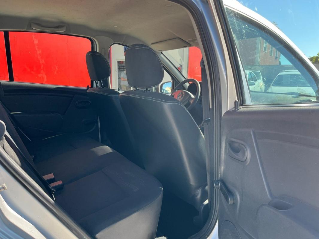 Dacia Sandero 1.5L DCI 70 CHEVAUX - ENTIÈREMENT RÉVISÉE ET GARANTIE TRÈS PROPRE ROBUSTE