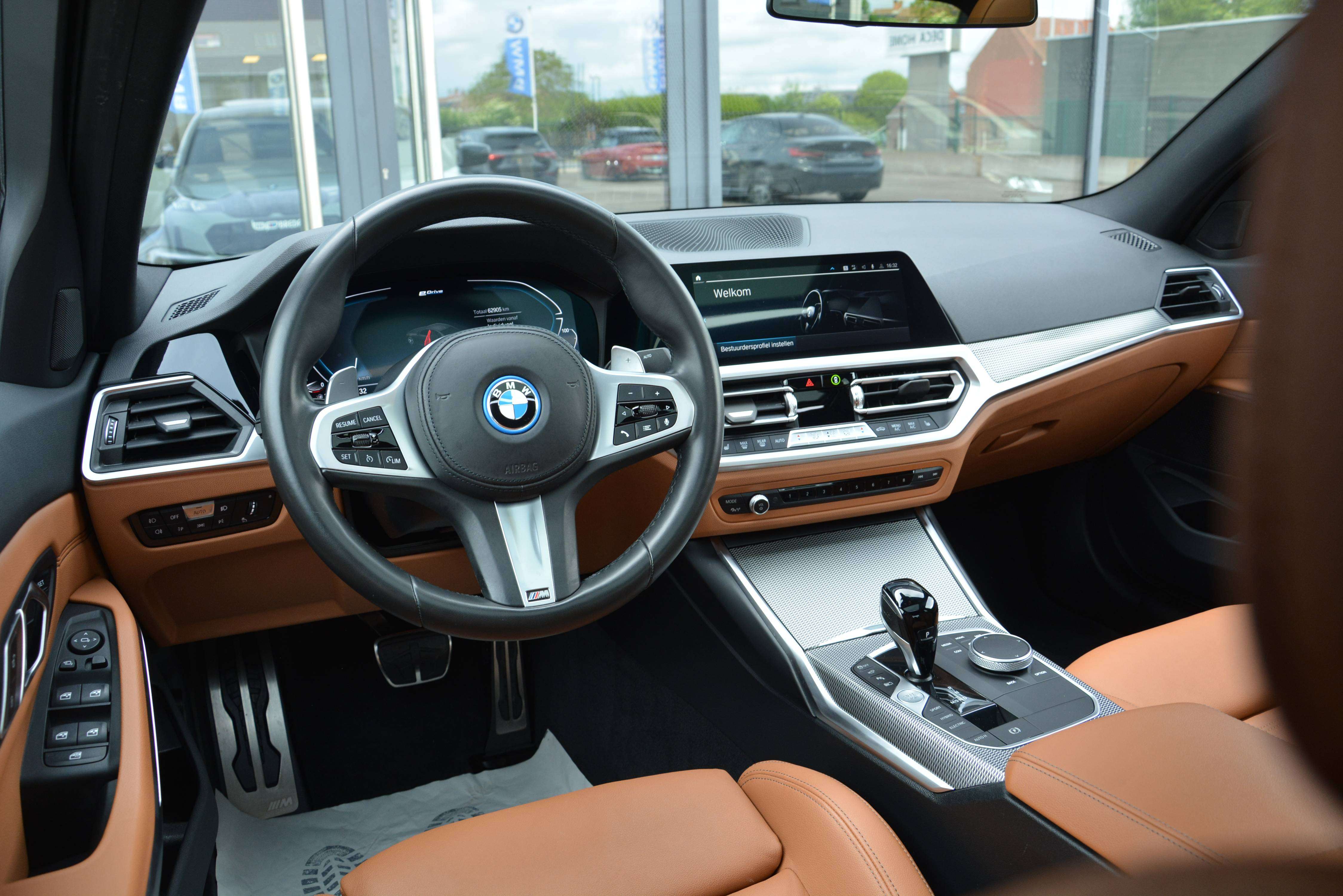 BMW 330 e M-performance/M-Seats/Pano/360°cam
