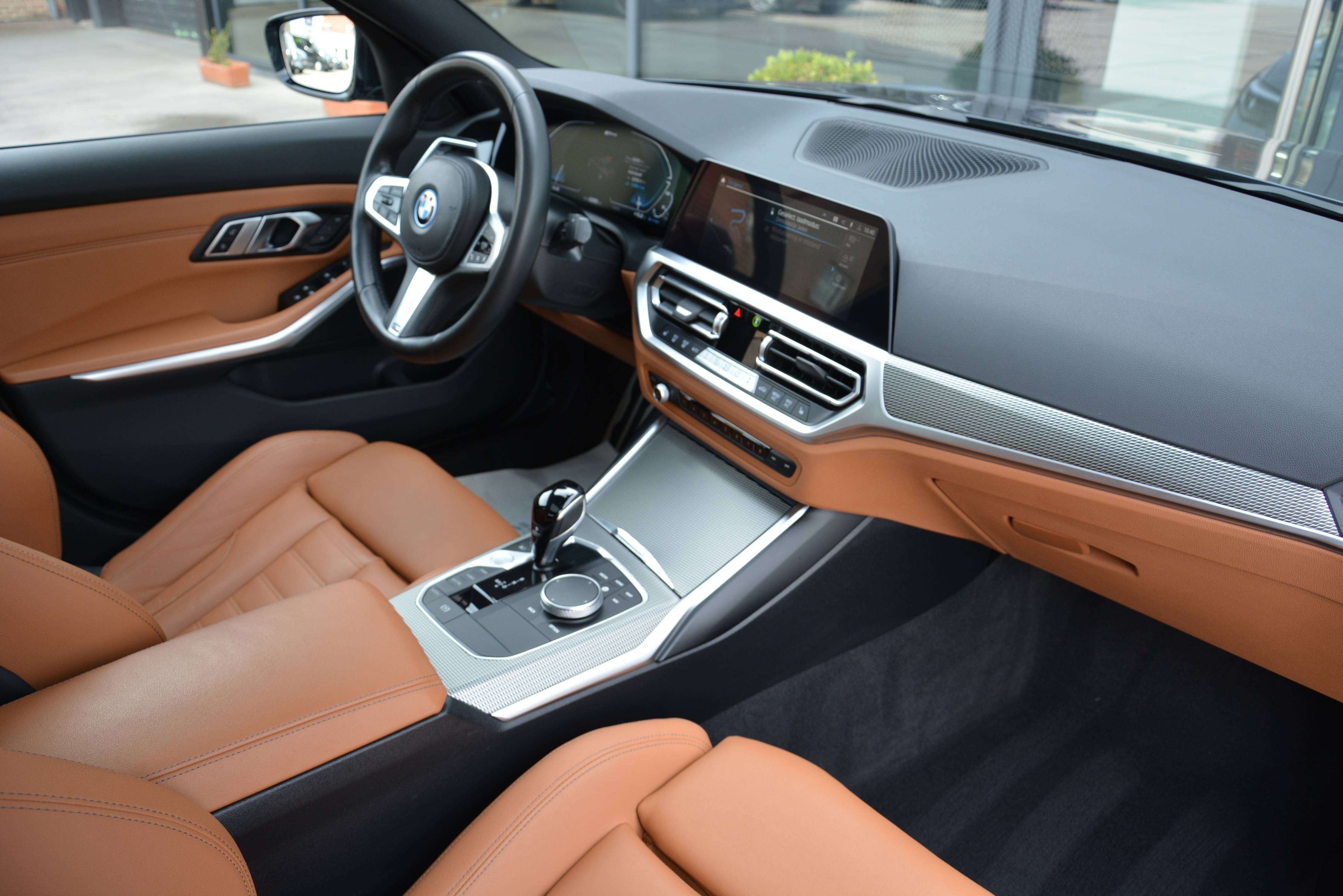 BMW 330 e M-performance/M-Seats/Pano/360°cam