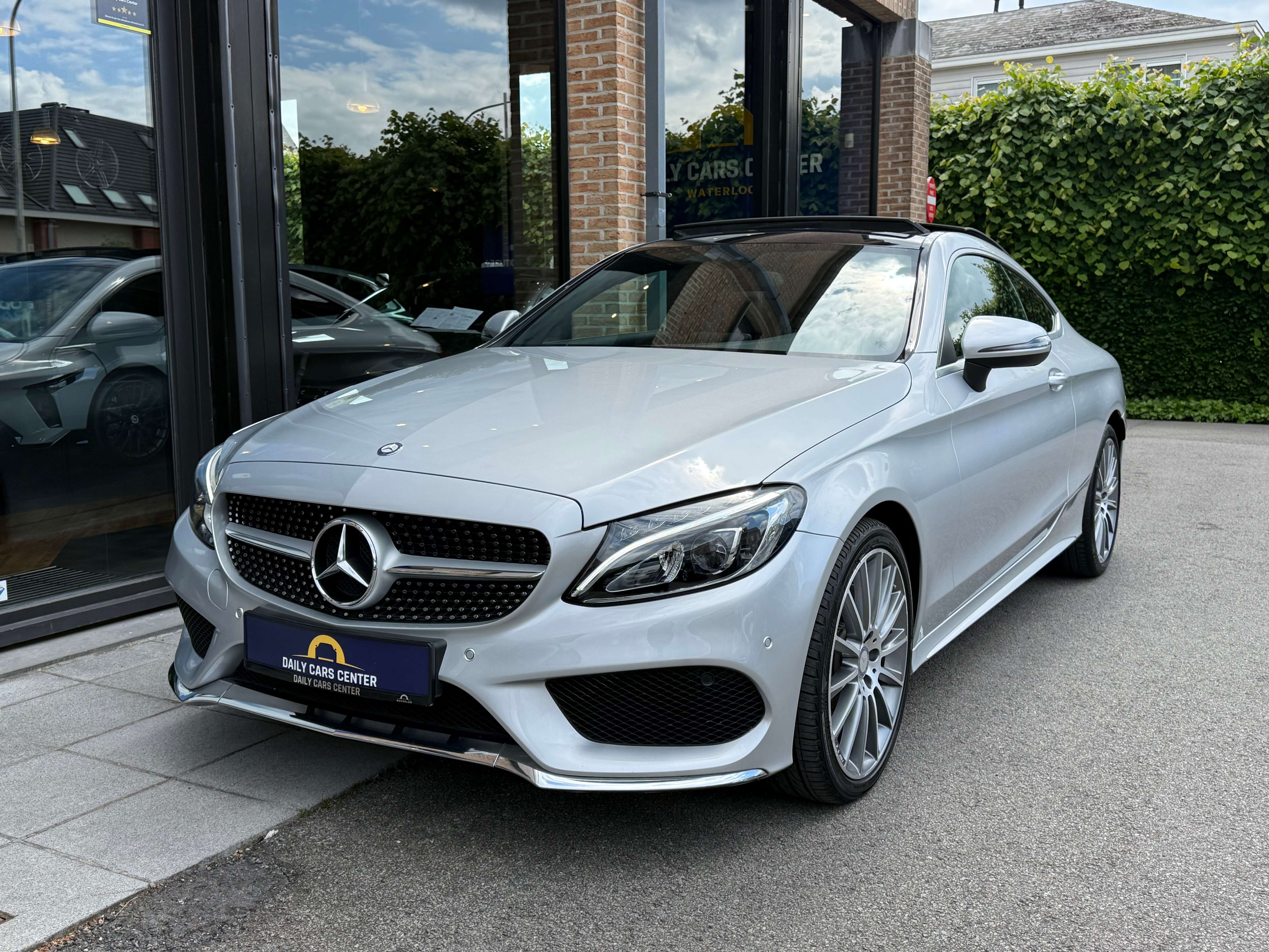 Mercedes-Benz C 200 4-Matic Coupé AMG pack I Cam I Lift I Cuir I Navi I Pano