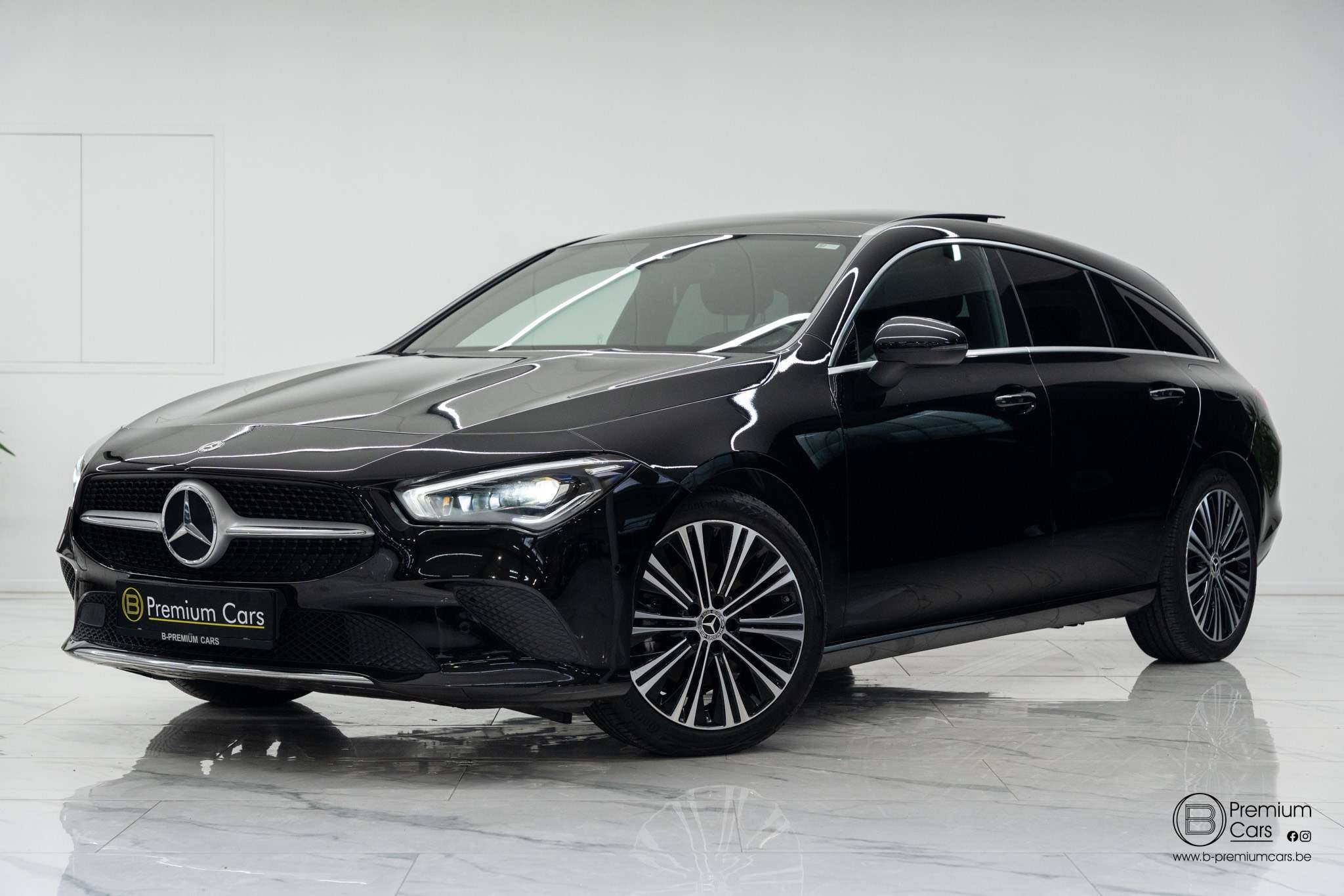 Mercedes-Benz CLA 180 d shooting brake Urban line! New model! Pano!