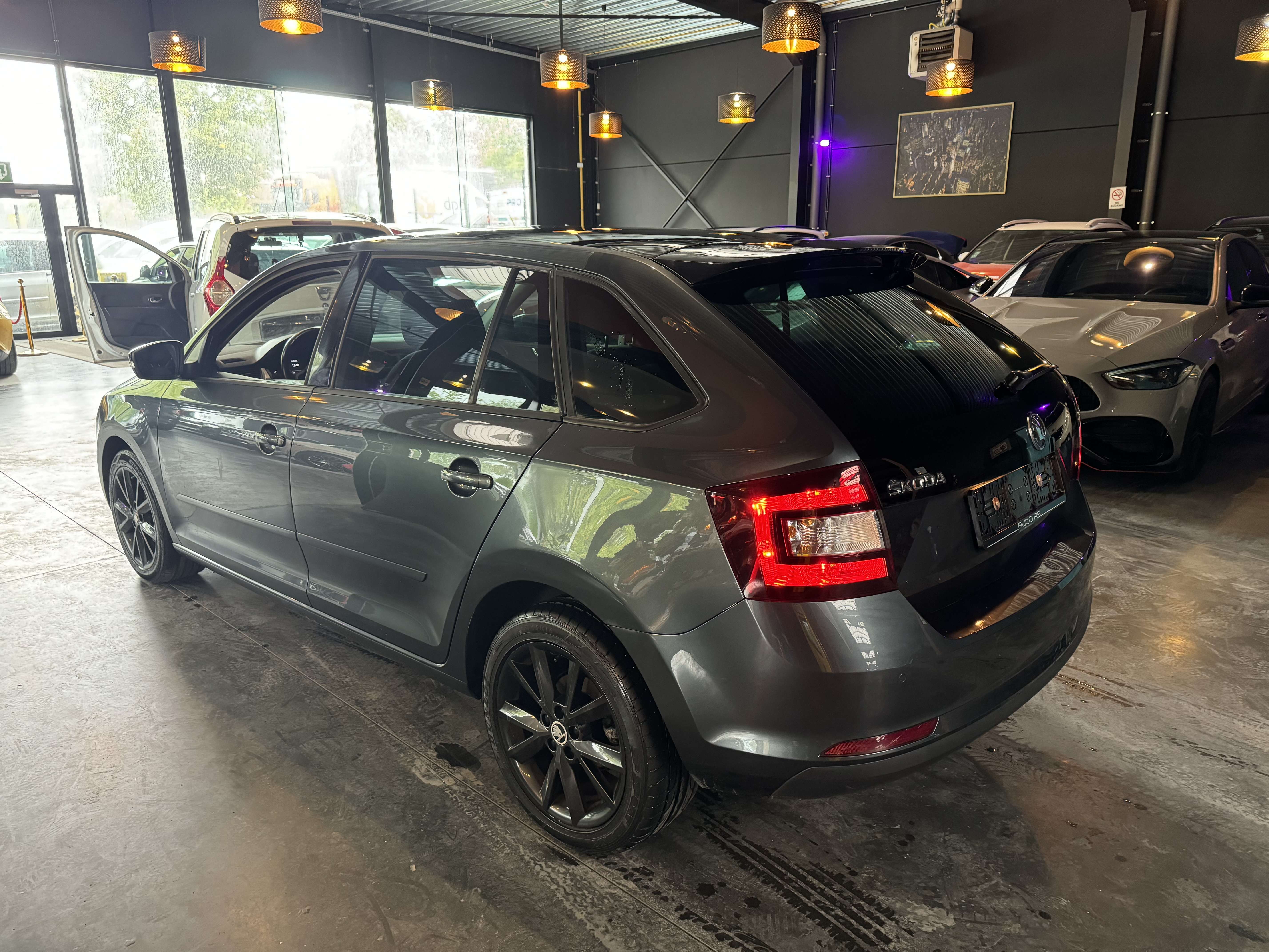 Skoda Rapid/Spaceback 1.2 - A/C - MEDIA/TEL - NAVI - CPTR ARR - SIEGES CHAUFFANTS