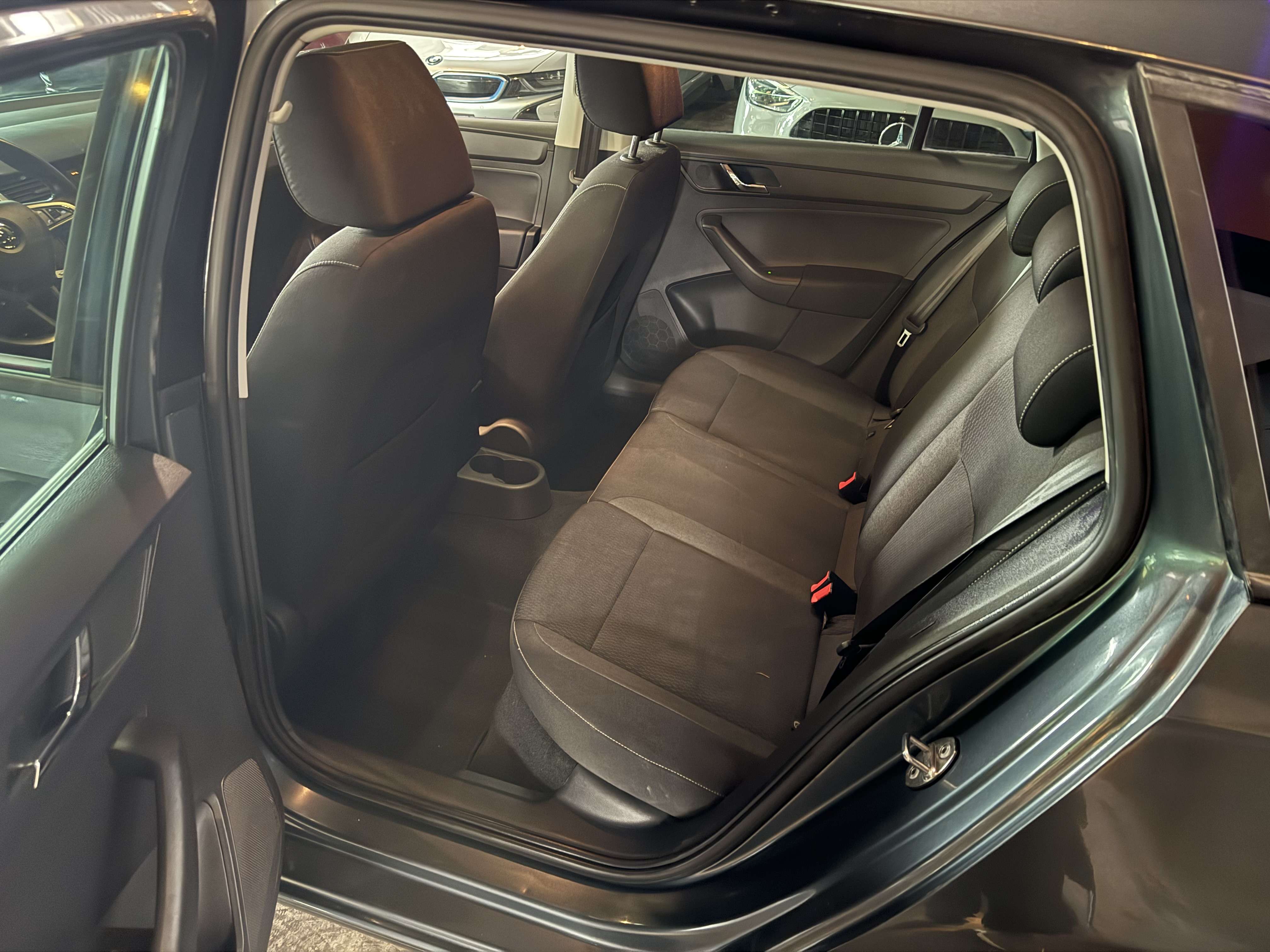 Skoda Rapid/Spaceback 1.2 - A/C - MEDIA/TEL - NAVI - CPTR ARR - SIEGES CHAUFFANTS