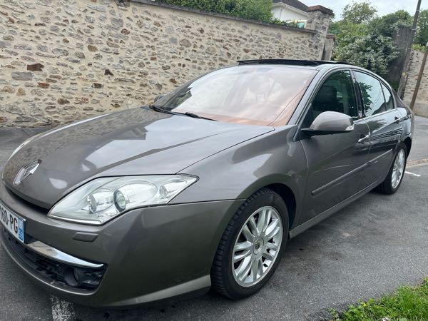 Renault Laguna III 2.0 DCI 150 8CV INITIALE