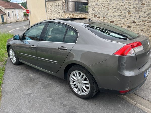 Renault Laguna III 2.0 DCI 150 8CV INITIALE