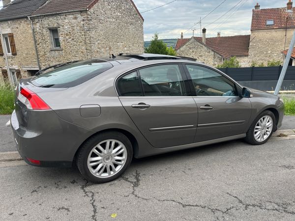 Renault Laguna III 2.0 DCI 150 8CV INITIALE