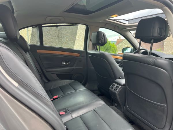 Renault Laguna III 2.0 DCI 150 8CV INITIALE