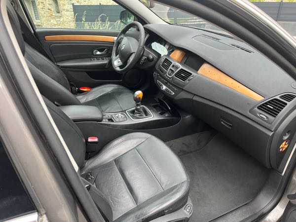 Renault Laguna III 2.0 DCI 150 8CV INITIALE