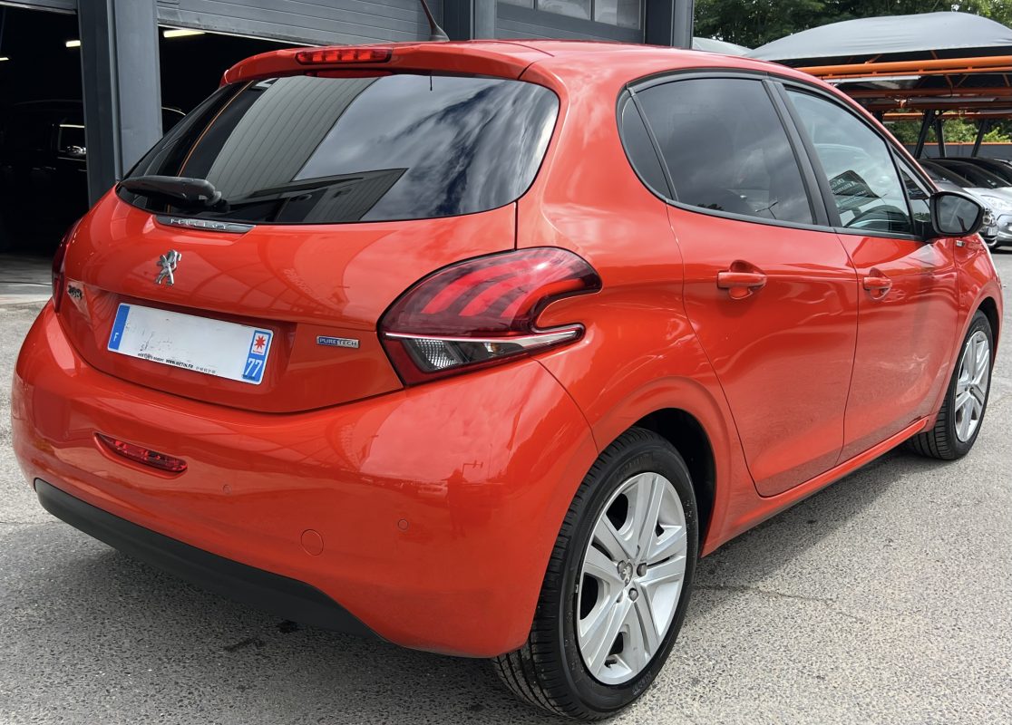 Peugeot 208 PHASE 2 STYLE 1.2 82 Cv ECRAN TACTILE / APPLE & ANDROID 5 PORTES - GARANTIE 1 AN