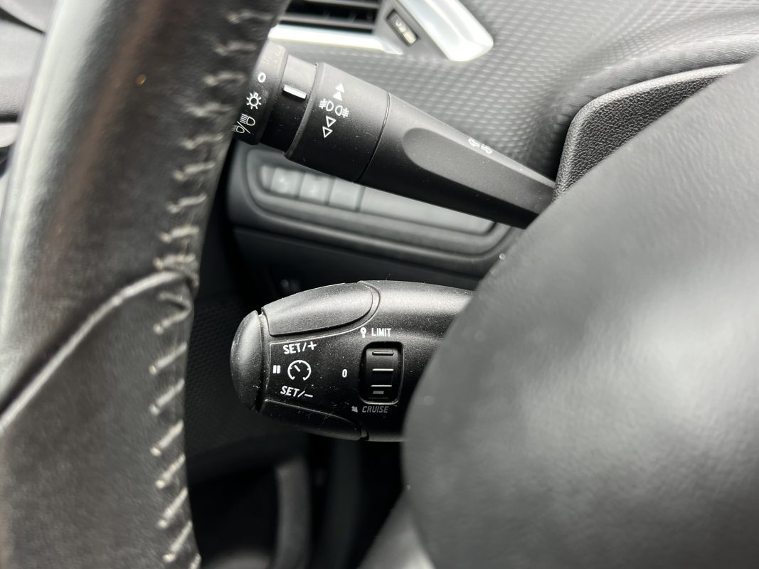 Peugeot 208 PHASE 2 STYLE 1.2 82 Cv ECRAN TACTILE / APPLE & ANDROID 5 PORTES - GARANTIE 1 AN