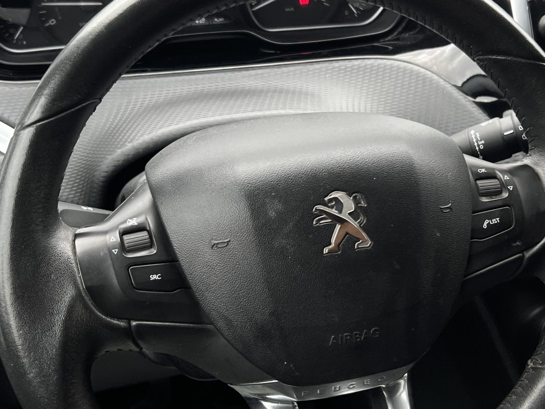 Peugeot 208 PHASE 2 STYLE 1.2 82 Cv ECRAN TACTILE / APPLE & ANDROID 5 PORTES - GARANTIE 1 AN