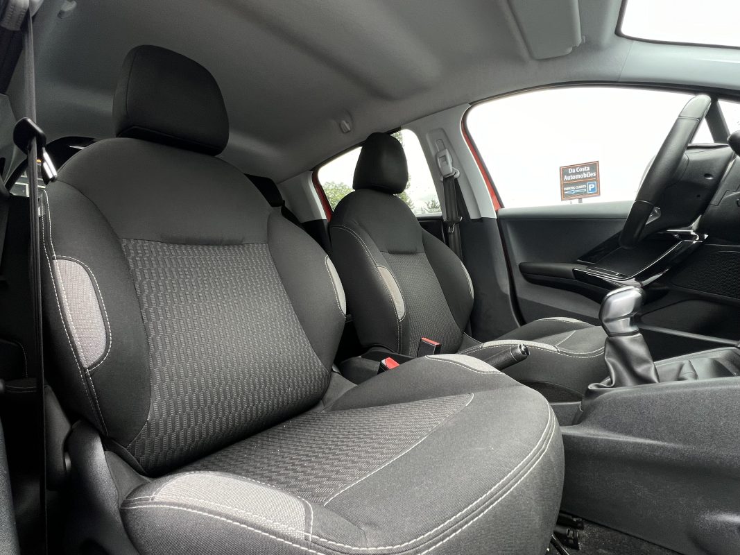 Peugeot 208 PHASE 2 STYLE 1.2 82 Cv ECRAN TACTILE / APPLE & ANDROID 5 PORTES - GARANTIE 1 AN