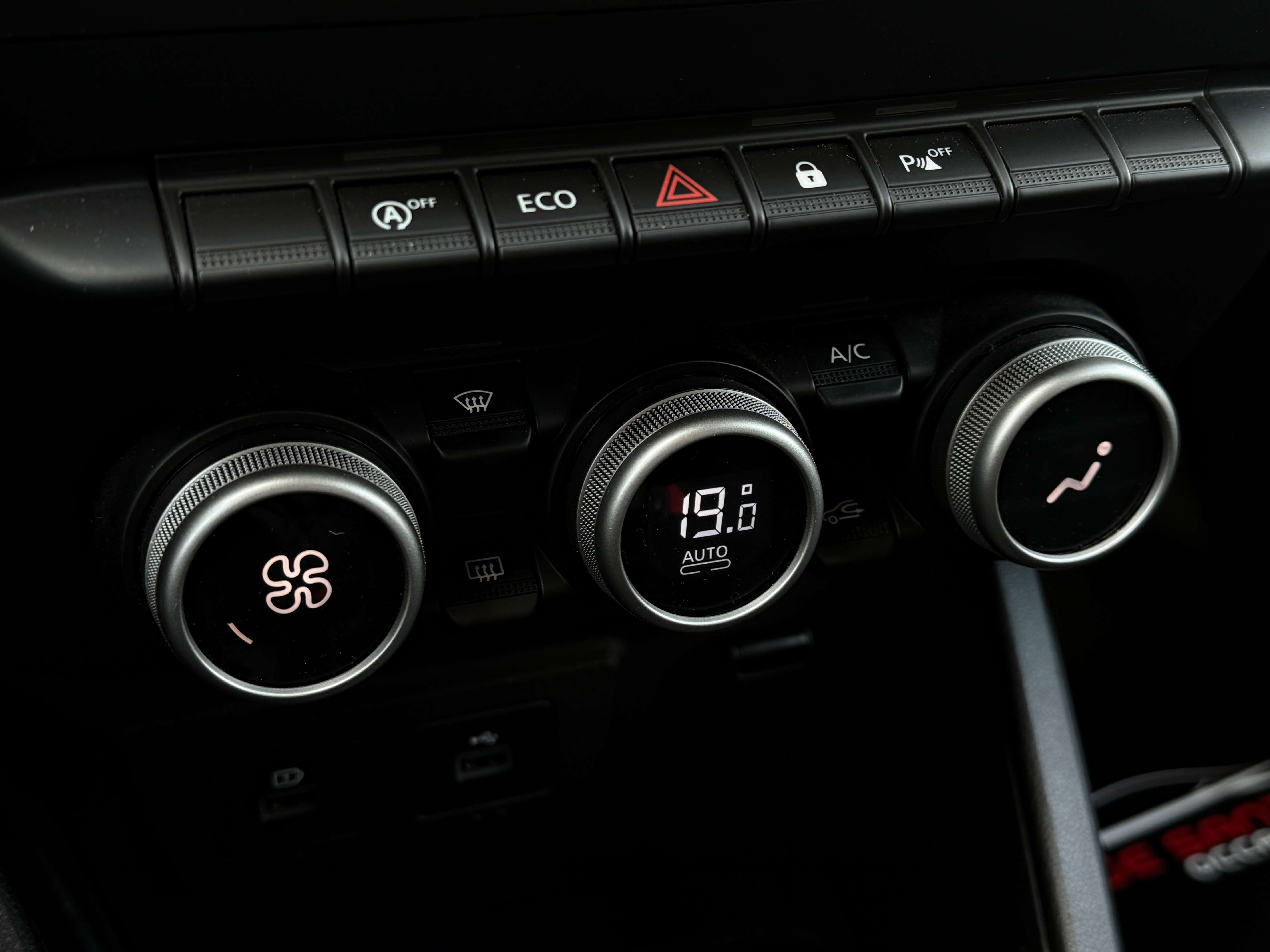 Dacia Duster Duster 1.0 TCe Essential /CarPlay/Navi/Led/Cam/Pdc/
