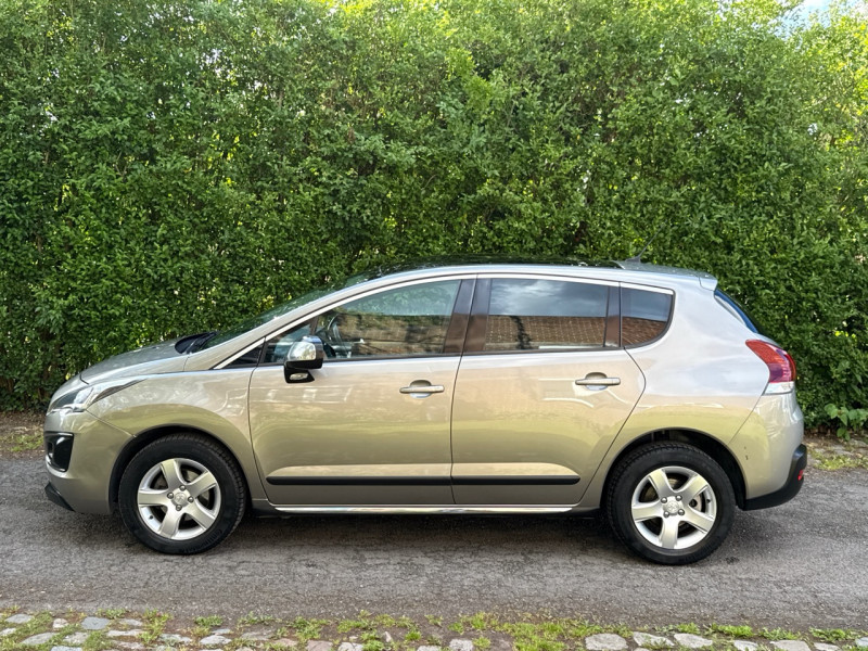 Peugeot 3008 1.6 HDI 115CH  ALLURE ETG6 * 137.000KM * TOIT PANO * CAMERA * GPS