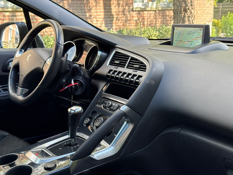 Peugeot 3008 1.6 HDI 115CH  ALLURE ETG6 * 137.000KM * TOIT PANO * CAMERA * GPS