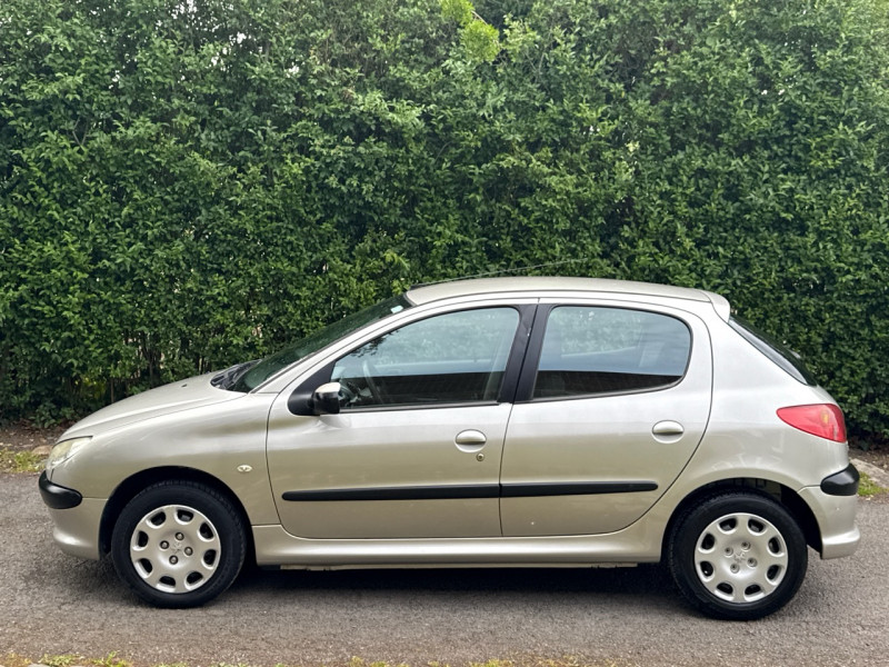 Peugeot 206 1.1 ESSENCE 60CH * 98.000KM * 5 PORTES * GARANTIE