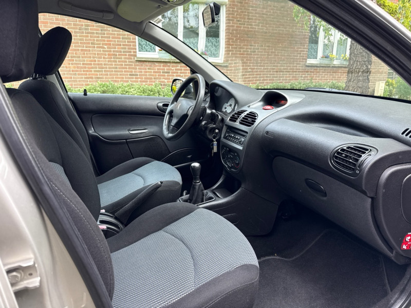 Peugeot 206 1.1 ESSENCE 60CH * 98.000KM * 5 PORTES * GARANTIE