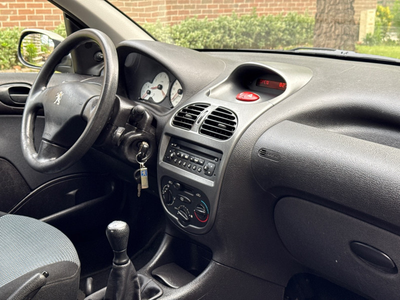 Peugeot 206 1.1 ESSENCE 60CH * 98.000KM * 5 PORTES * GARANTIE
