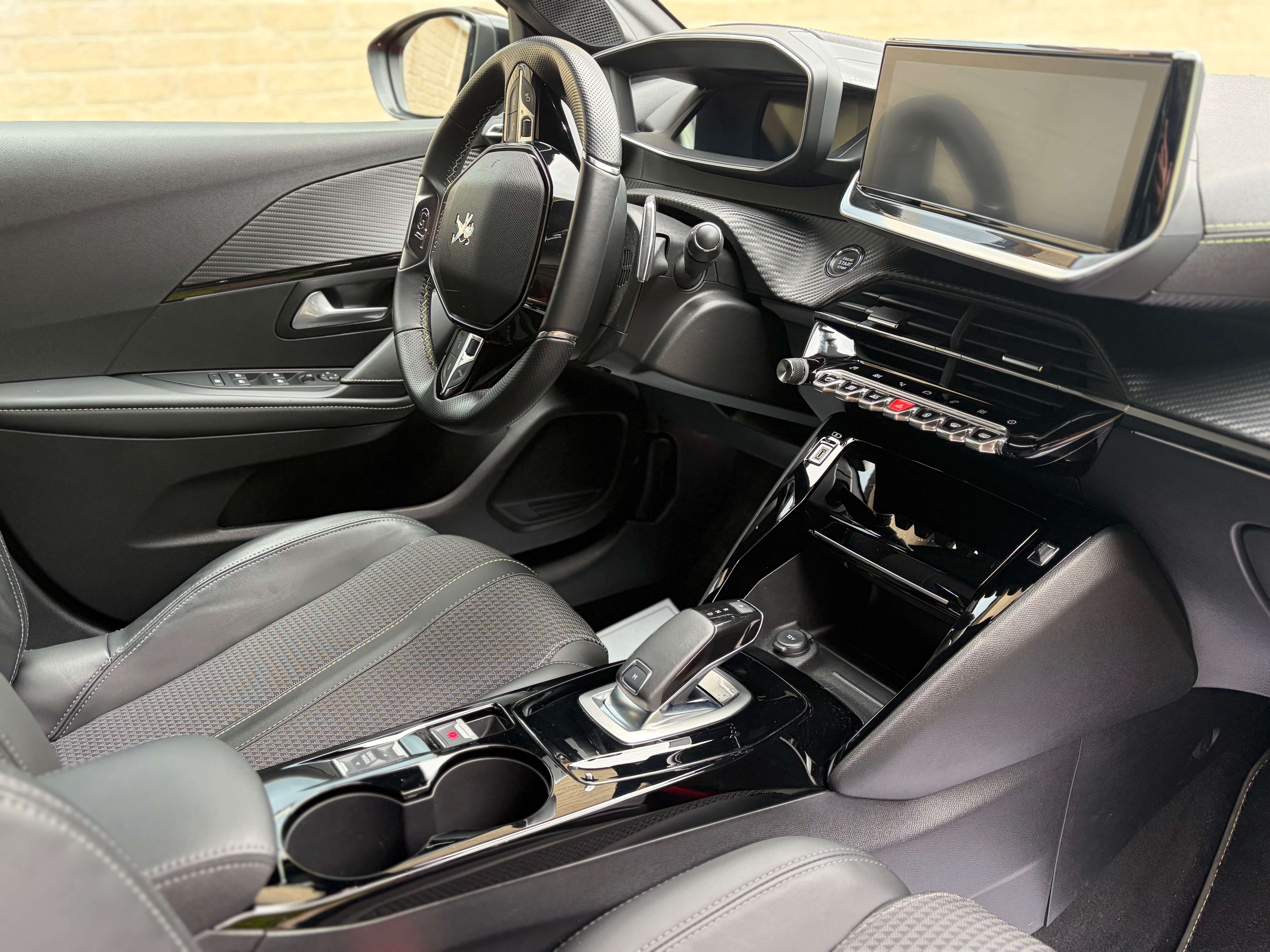 Peugeot 208 1.2 PureTech GT Line  ### 61000 km ###