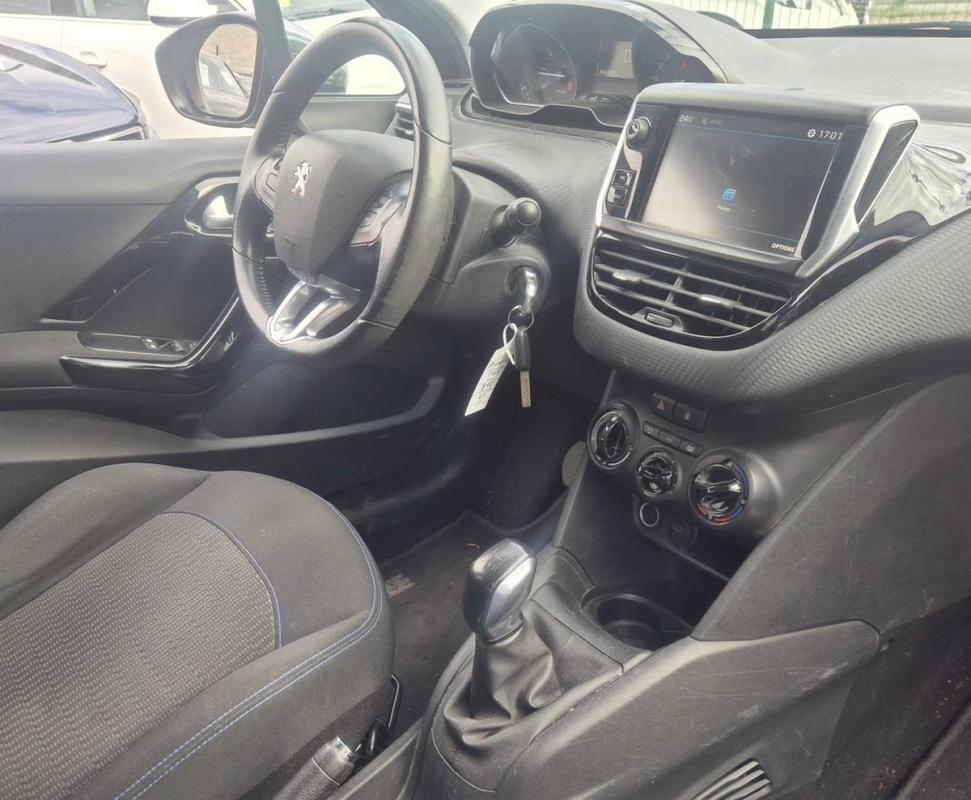 Peugeot 208 (2) 1.2 VTI 82 STYLE 5P TRÈS FIABLE CAMÉRA + GPS OK