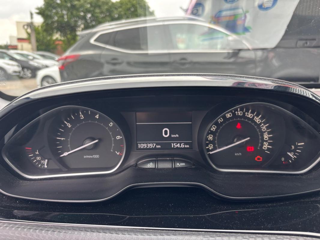 Peugeot 208 (2) 1.2 VTI 82 ALLURE 5P