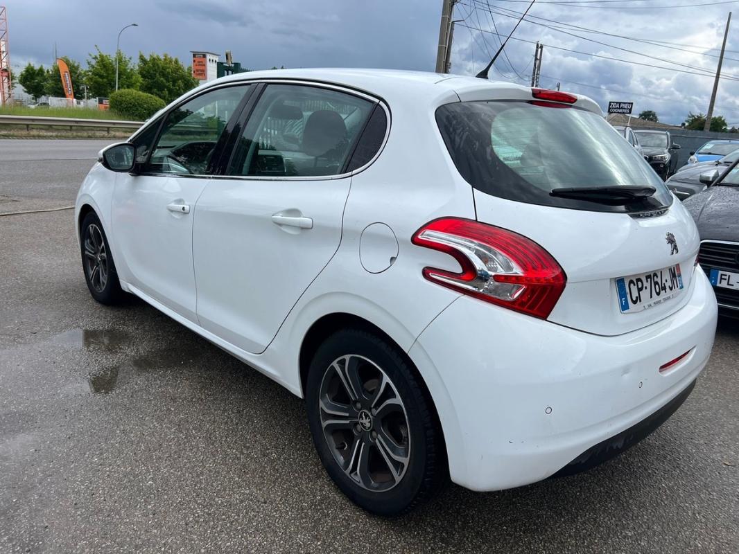 Peugeot 208 1.6 E-HDI 115 ALLURE 5P