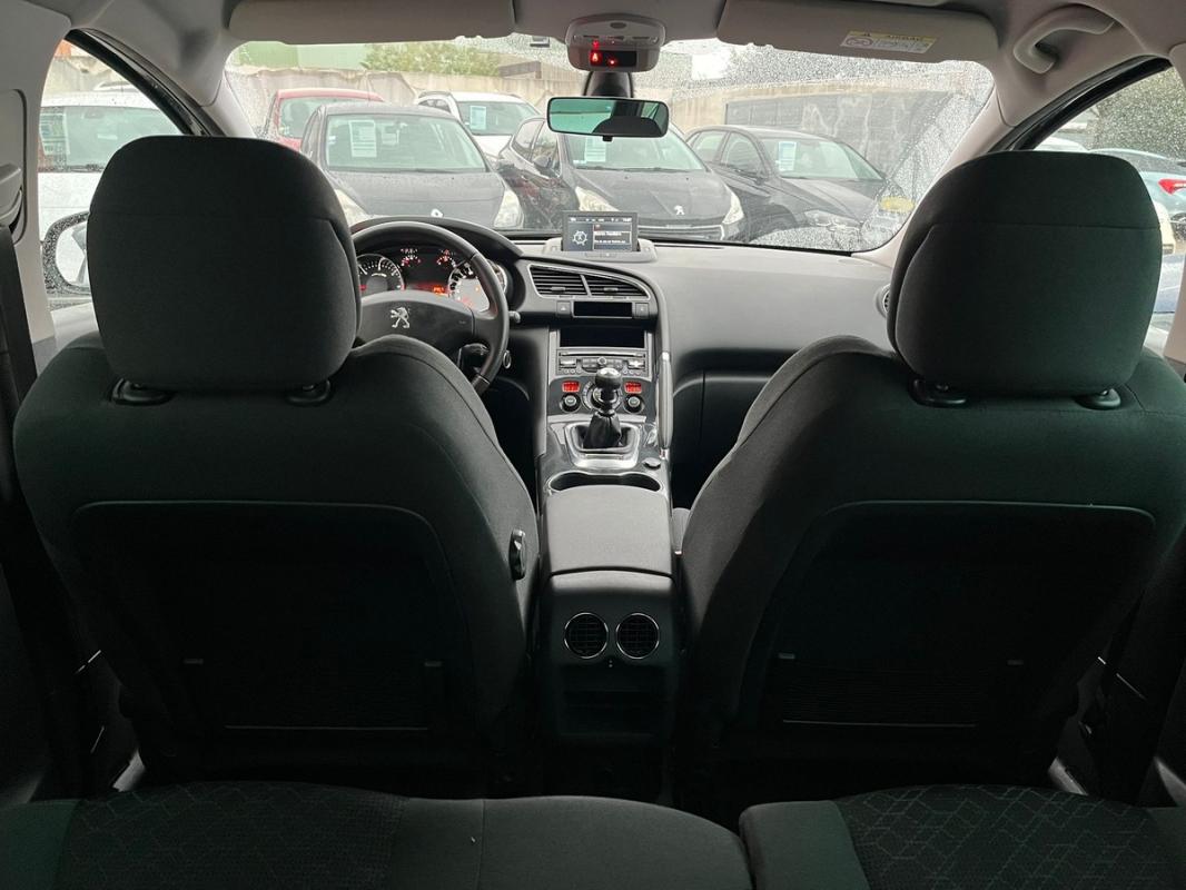 Peugeot 3008 1.6L HDI 120 CH PHASE 2 AVEC CAMÉRA, GPS.. | ENTIÈREMENT RÉVISÉE & GARANTIE 12 MOIS