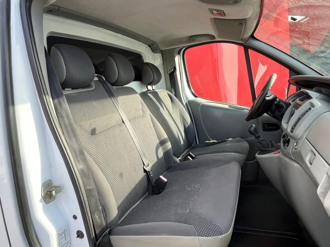 Opel Vivaro 2.0L CDTI 114 CH 3 PLACES DIESEL - ENTIÈREMENT RÉVISÉE ET GARANTIE